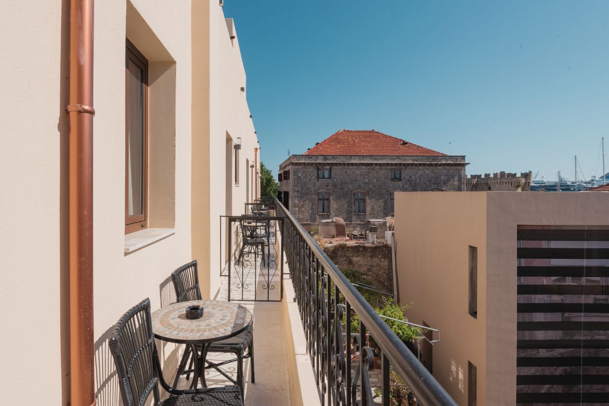 JUNIOR SUITE WITH BALCONY OR WINDOW
