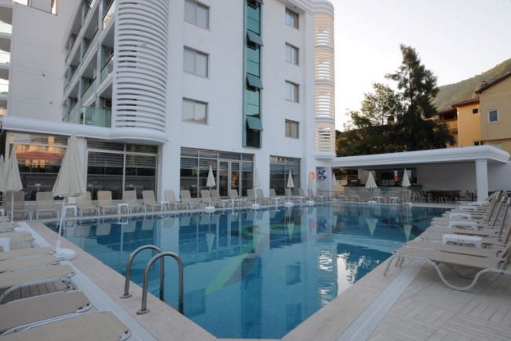 Piscina deschisă