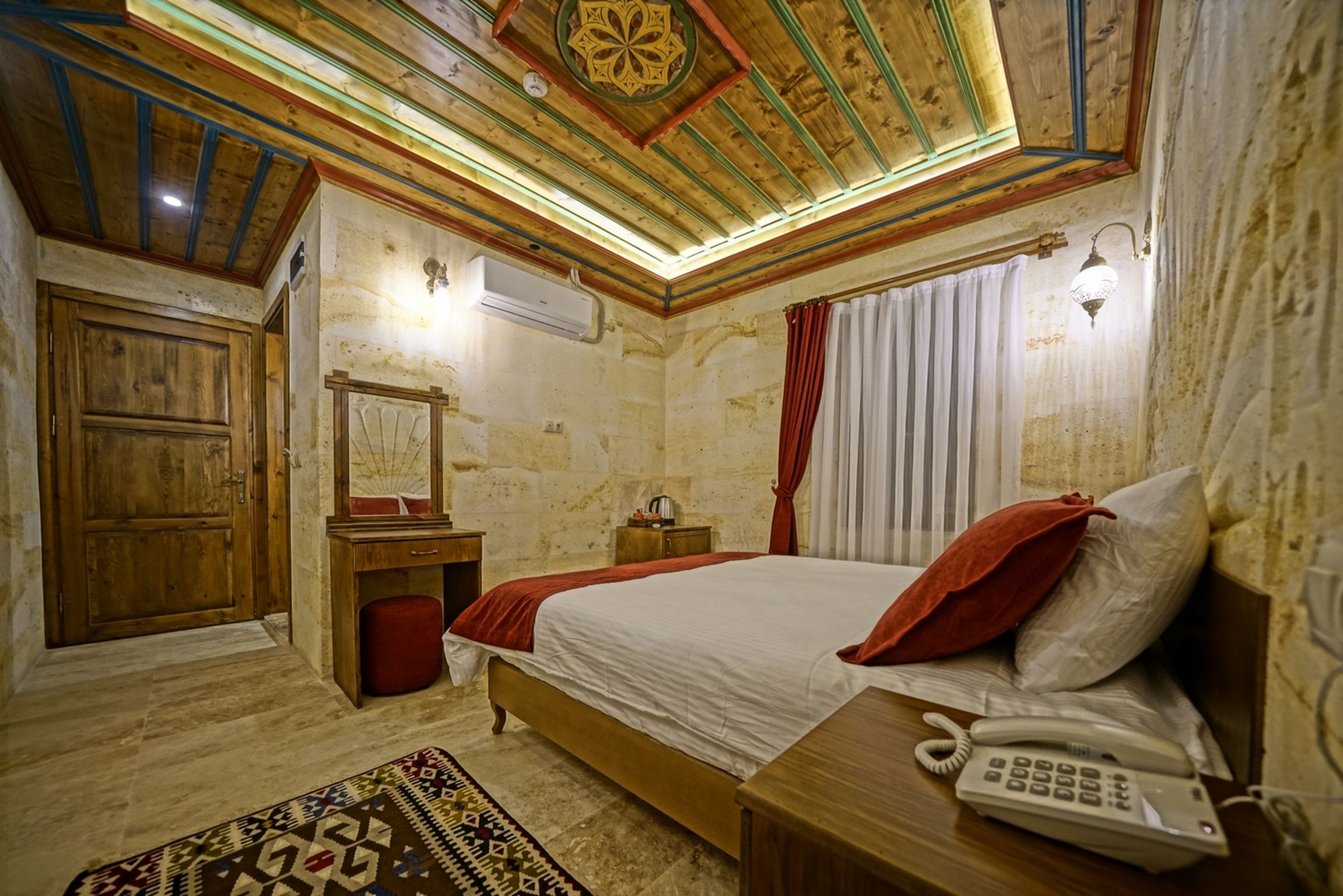 DELUXE WITH BALCONY ROOM