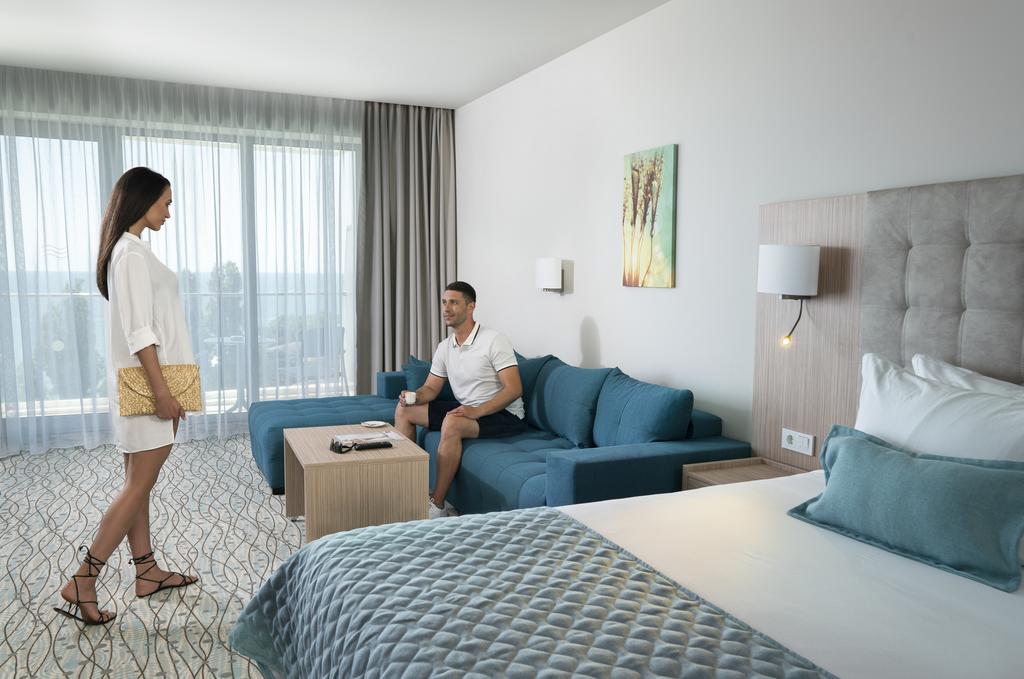 Superior Room (LateralSeaView, Balcony or Terrace)