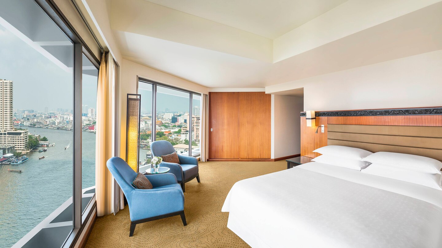Club Executive Riverview Suite