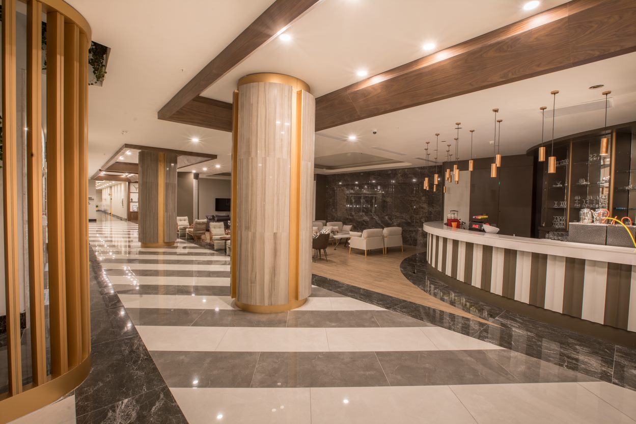 LOBBY BAR