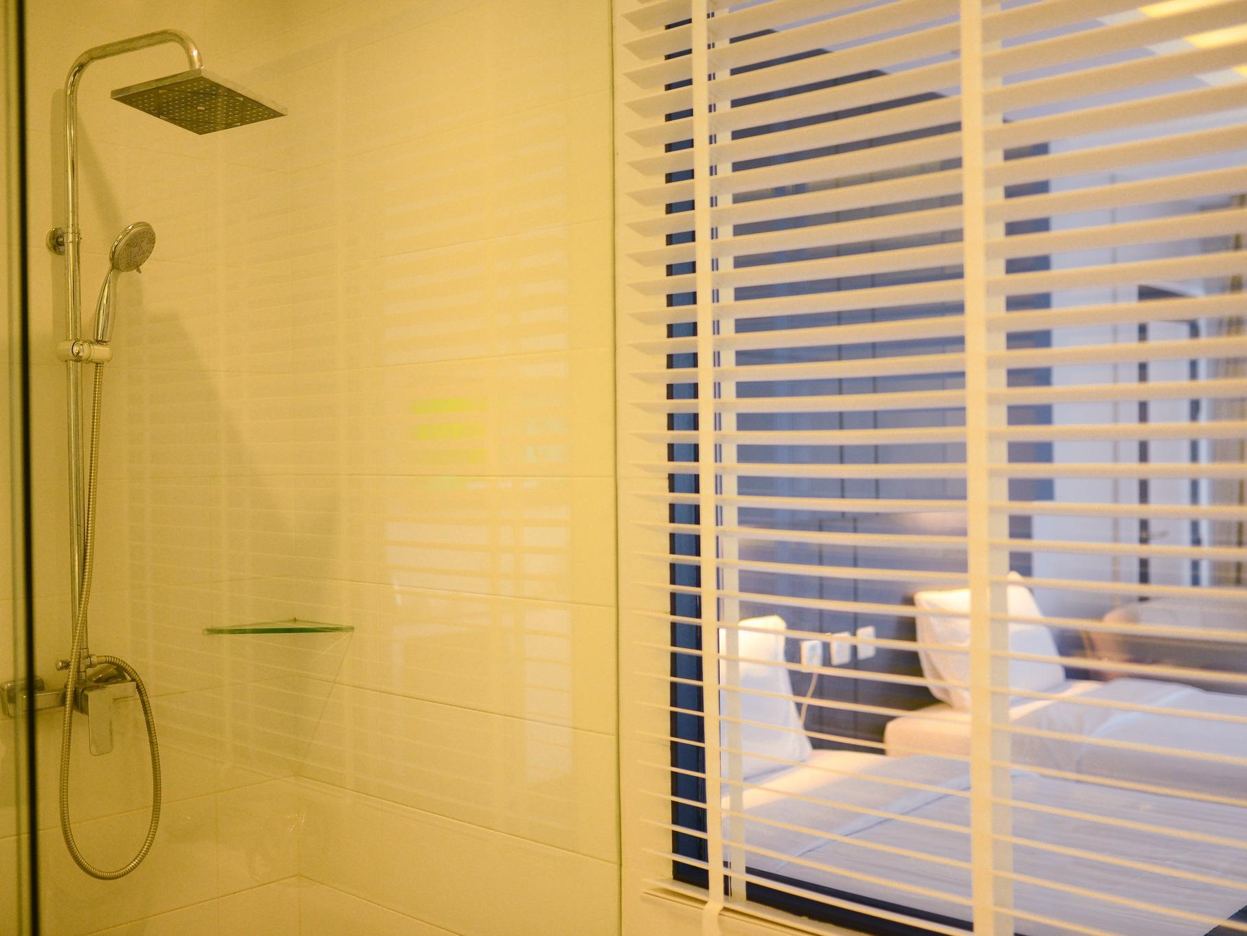 DELUXE POOLSIDE ROOM