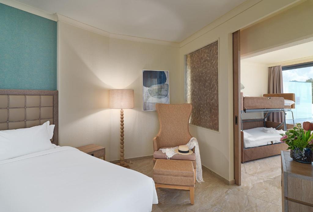 junior suite swim-up