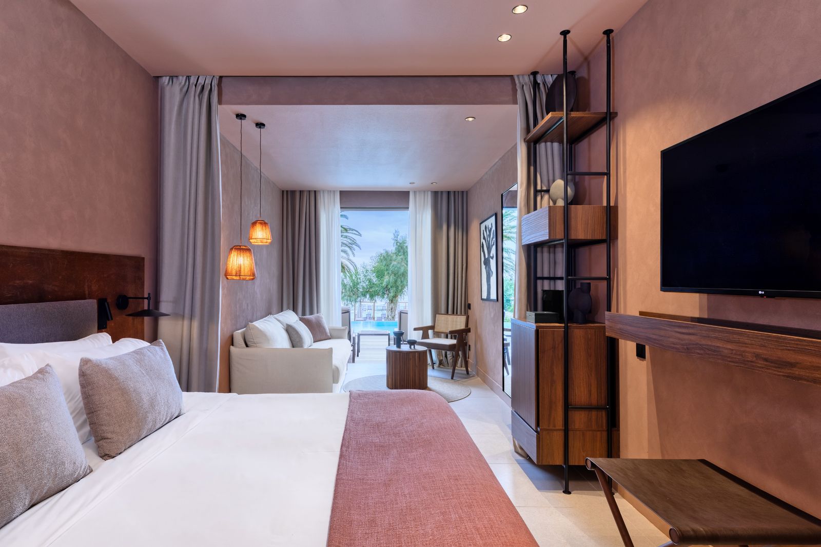 Sapphire Junior Suite with Swim Up Pool