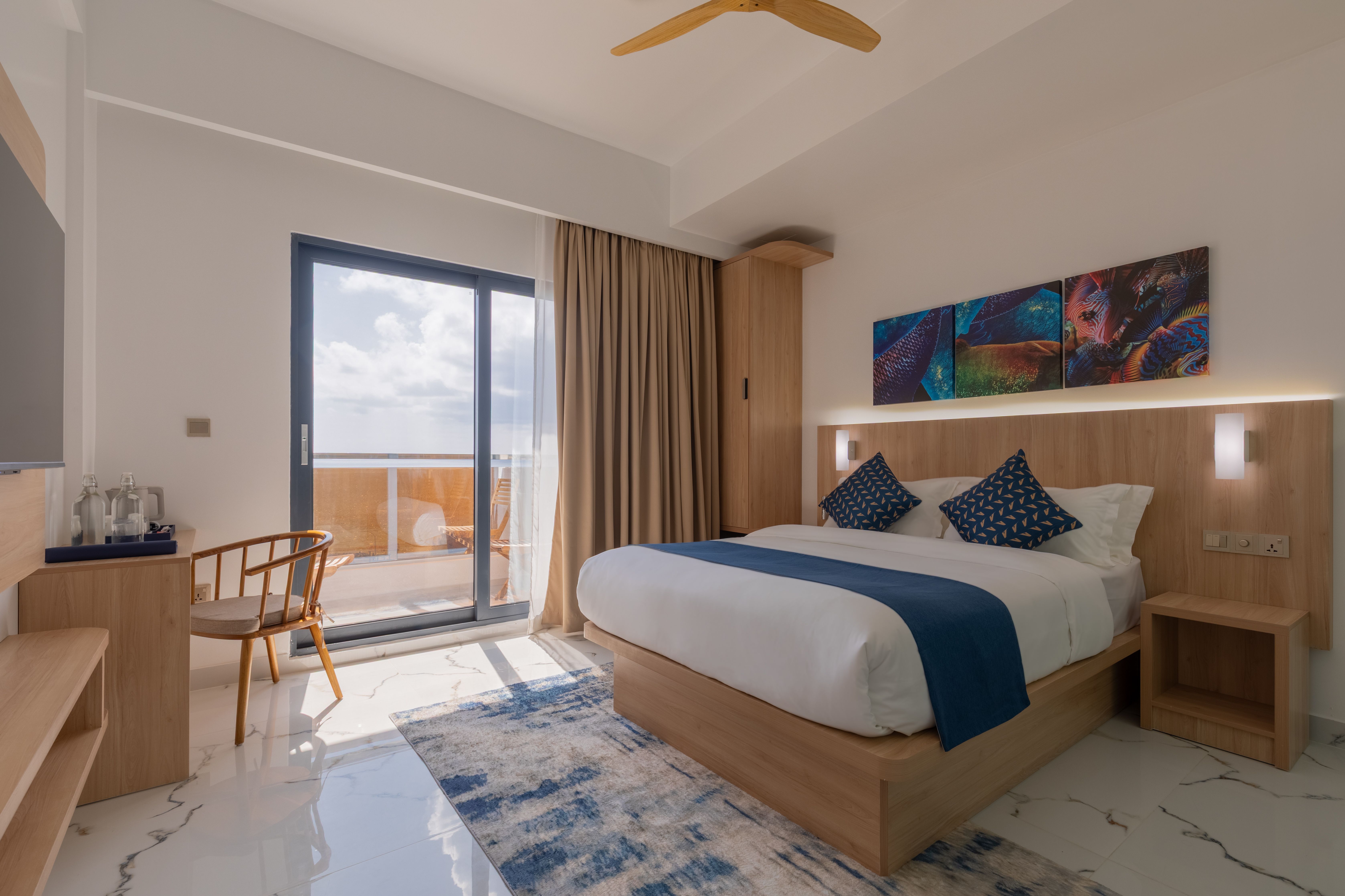 DELUXE SEAVIEW WITH MINI BALCONY