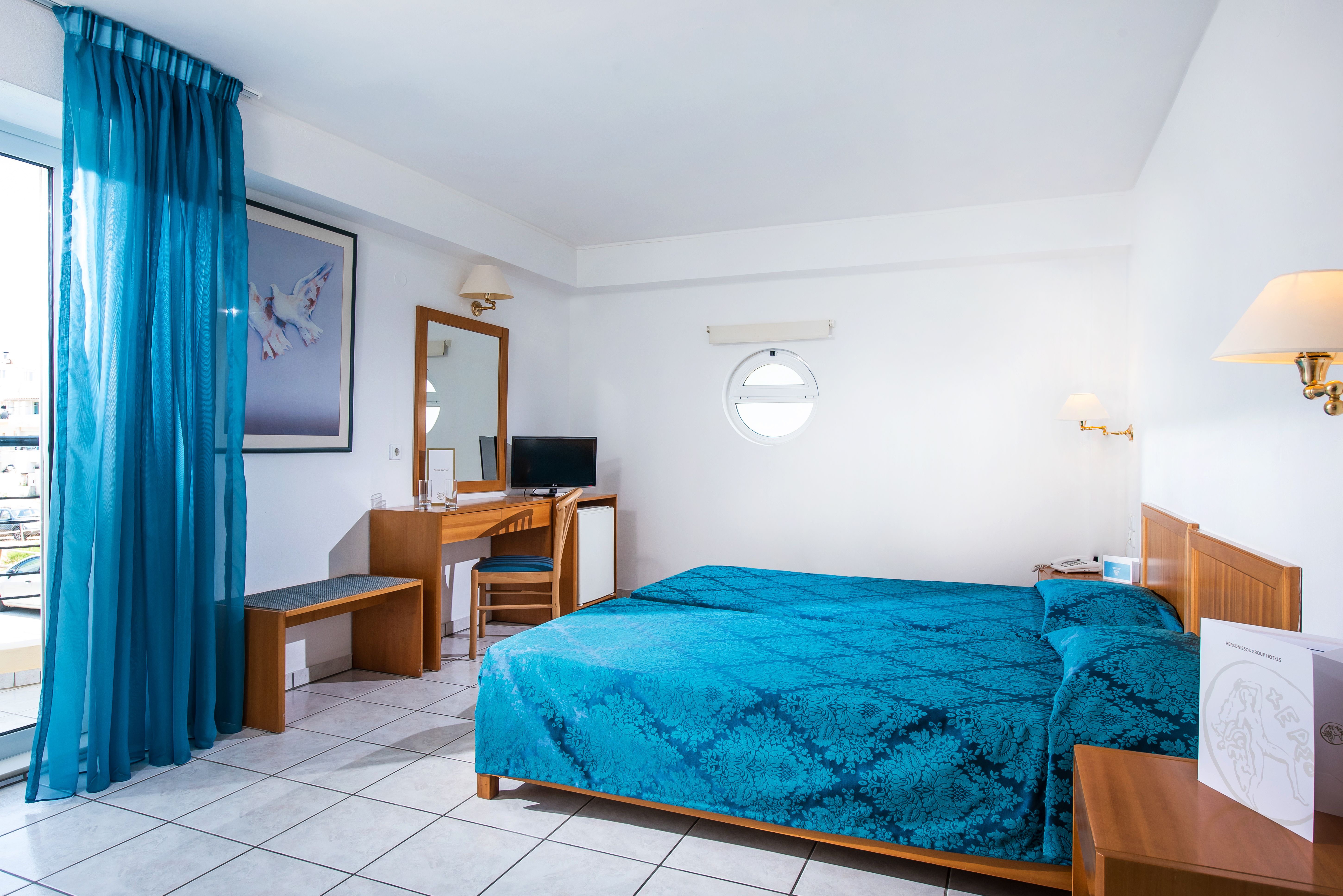 SUPERIOR ROOM