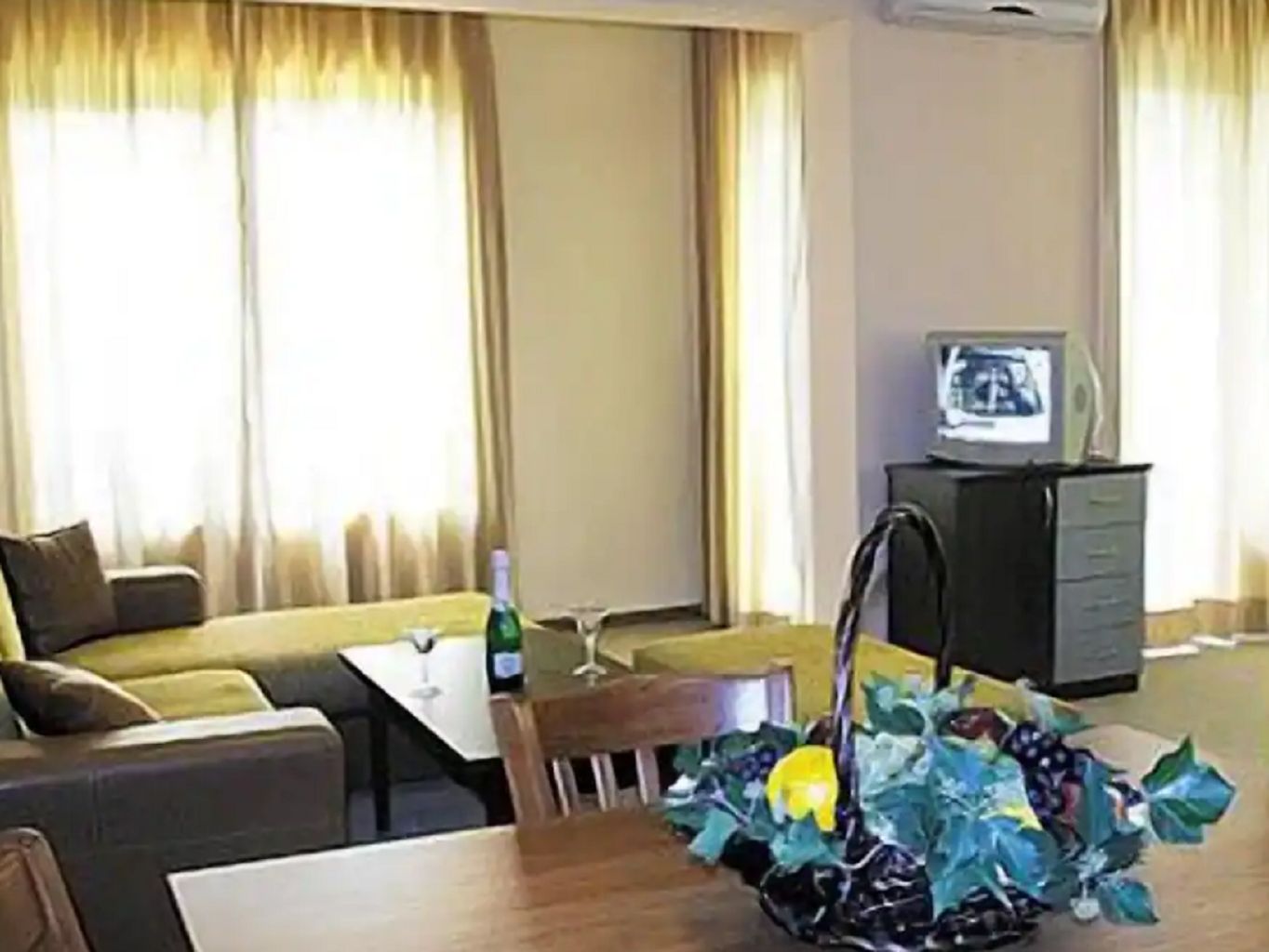 APARTMENT 2 