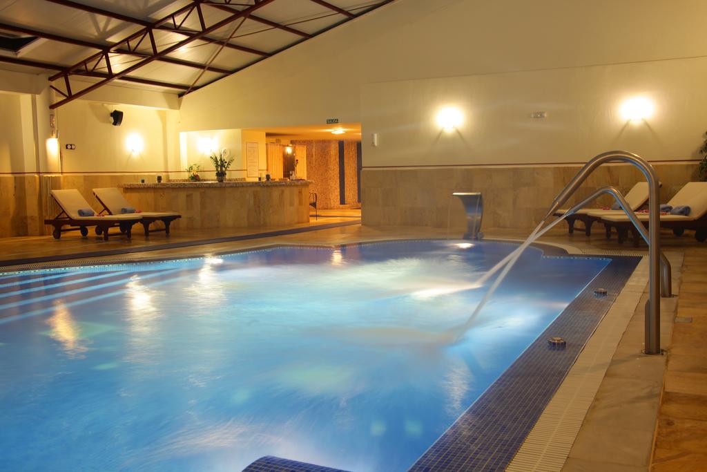 Piscină interioară