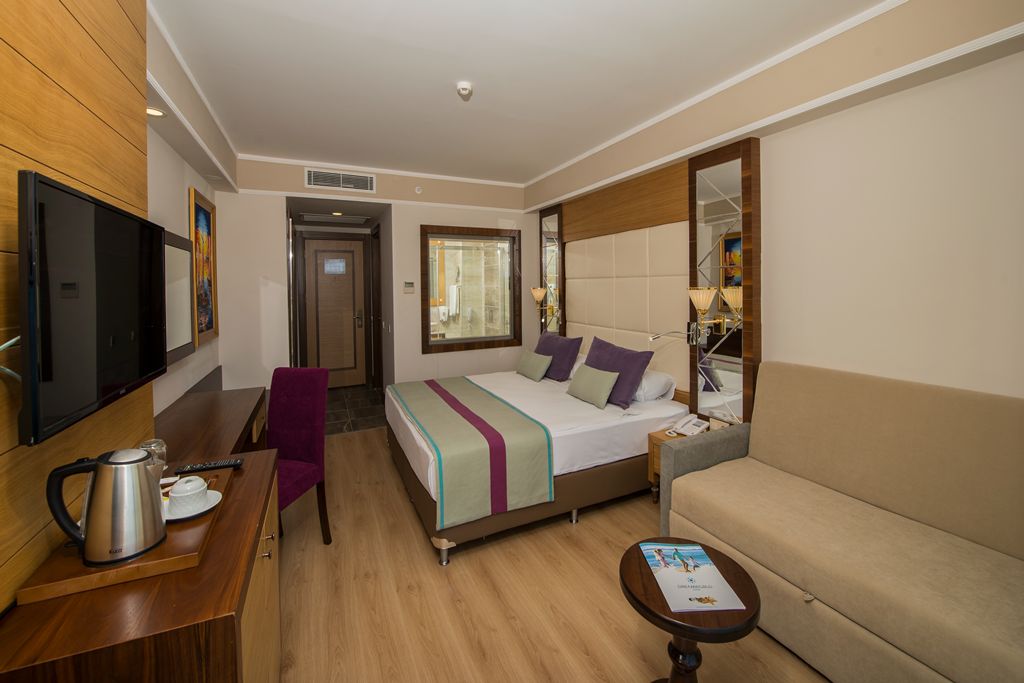 STANDARD ROOM WITH BALCONY 