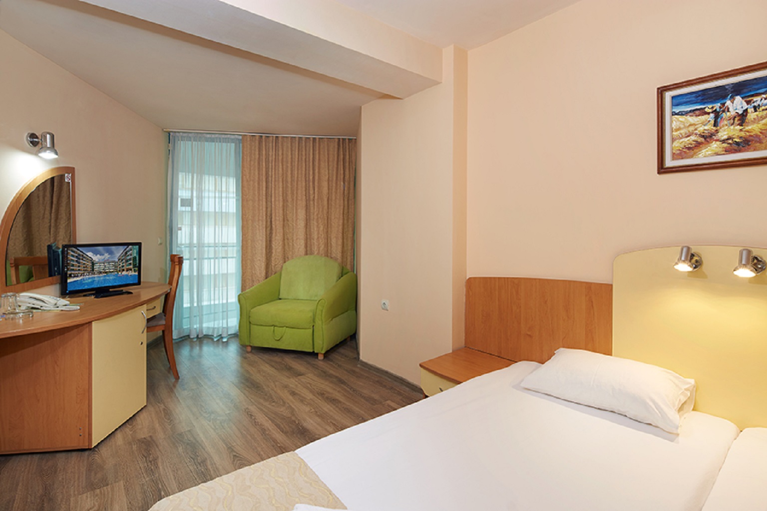 DOUBLE ROOM