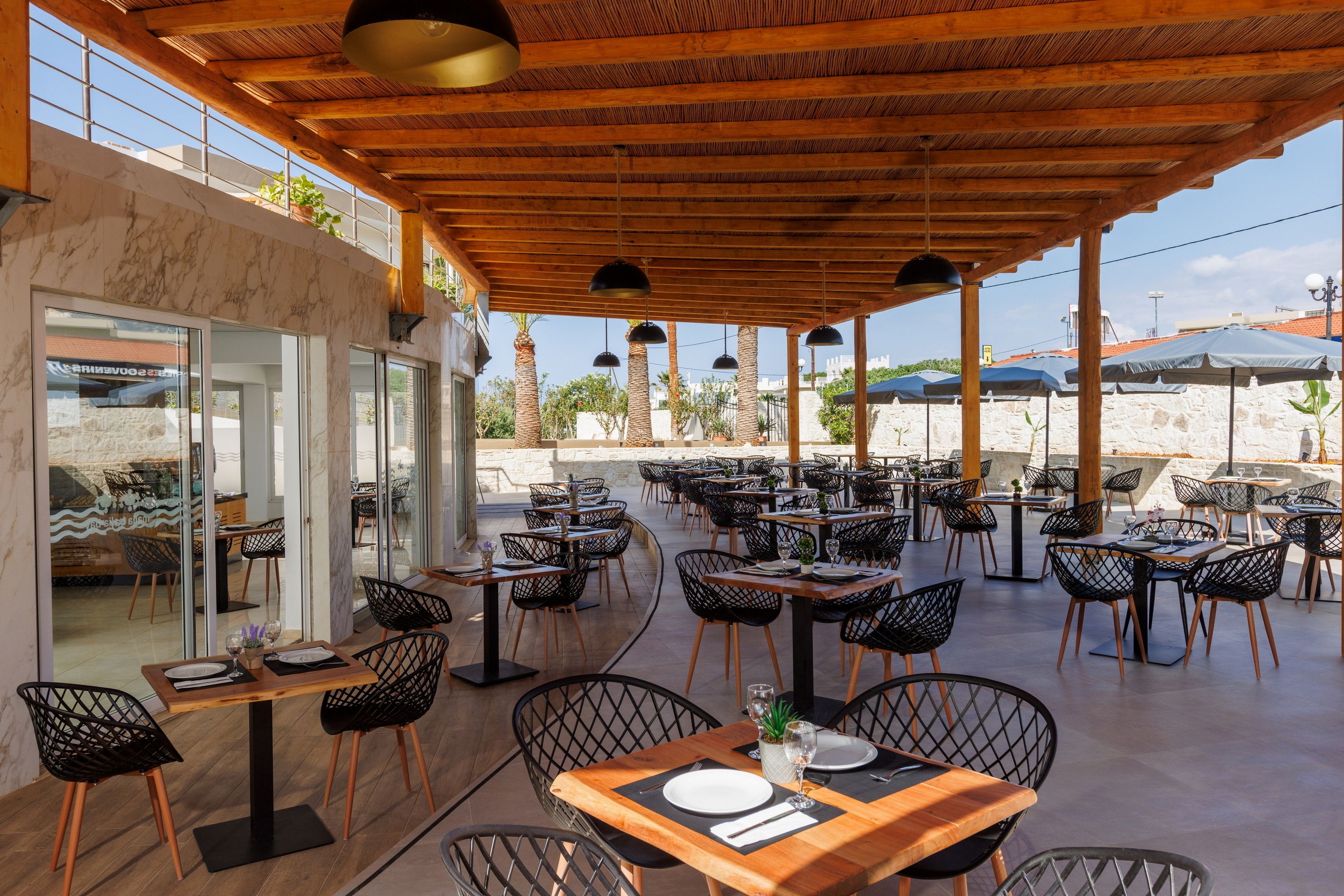 MAIN RESTAURANT 