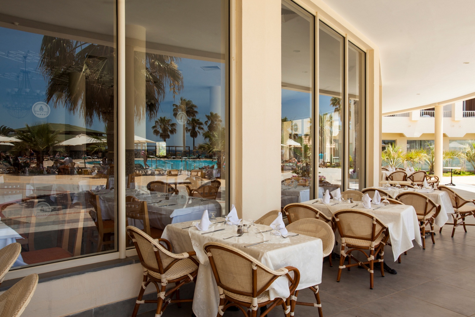 Main Restaurant Le Phoenix
