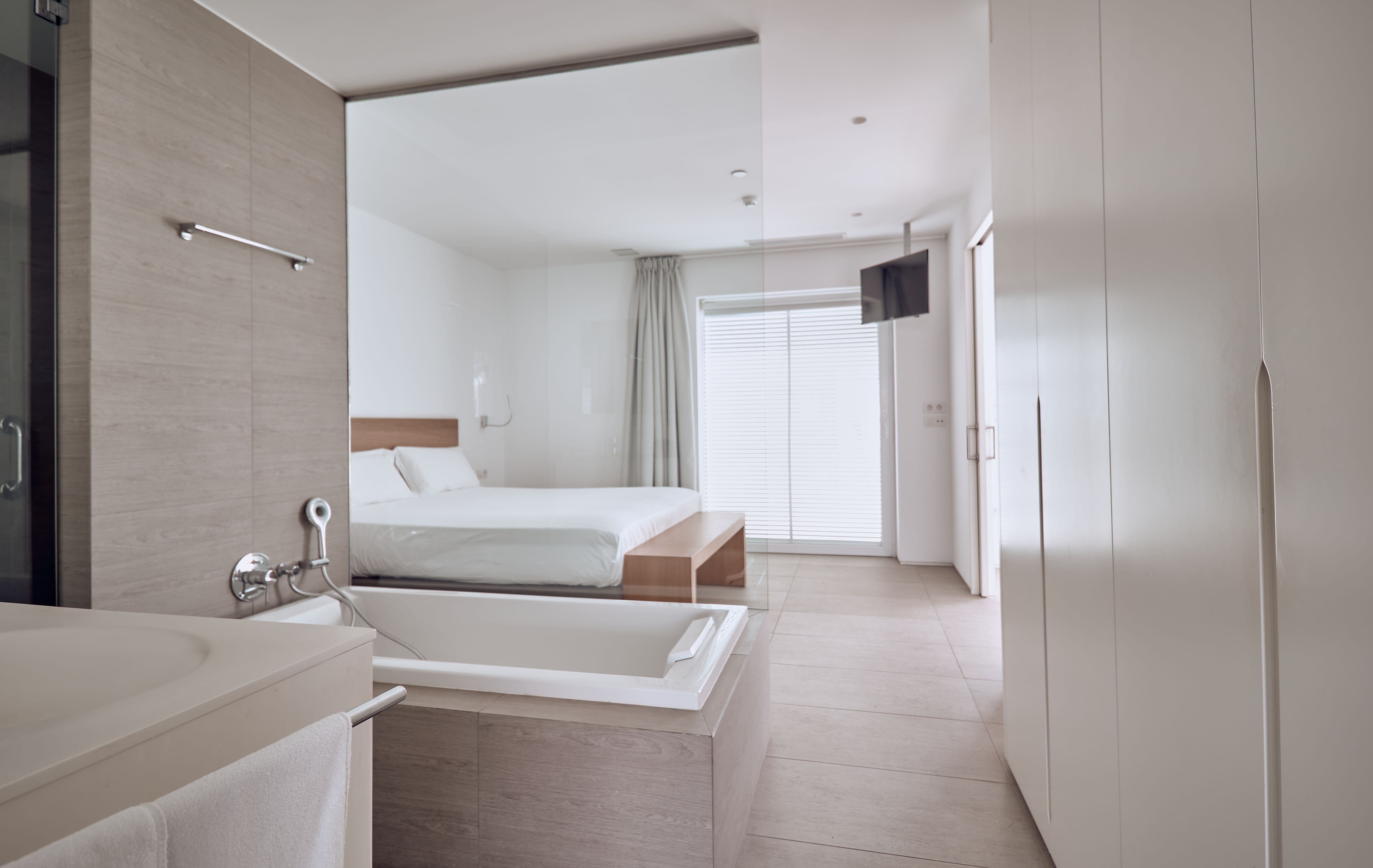 2 BEDROOM SUITE WITH SEA VIEW (SERENITY BLISS)