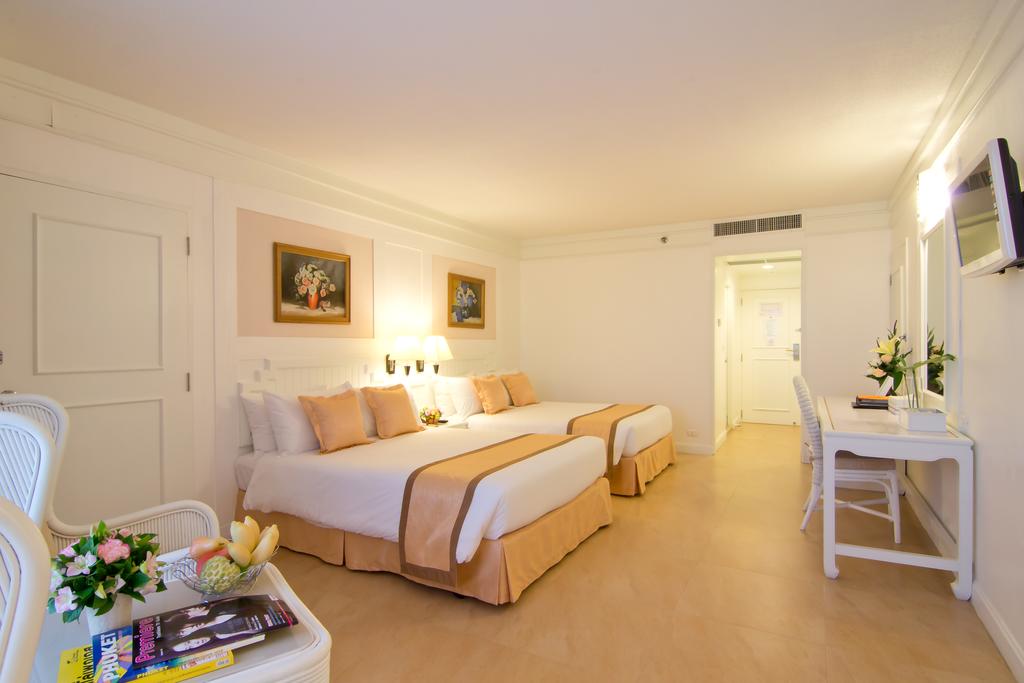 EXECUTIVE ROOM