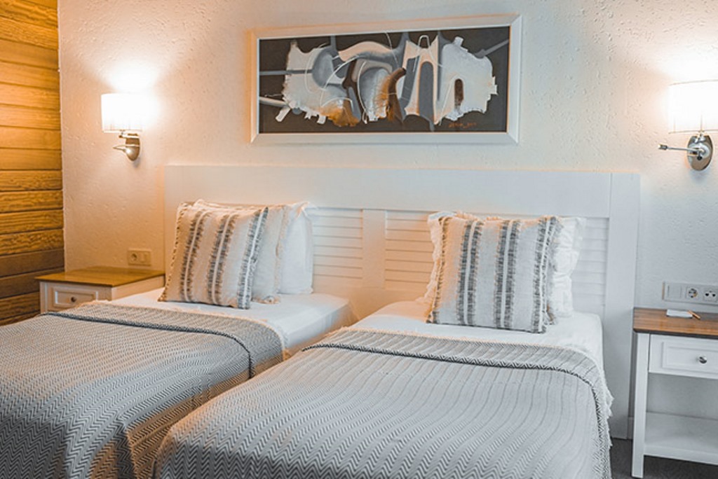 KUMQUAT ROOM