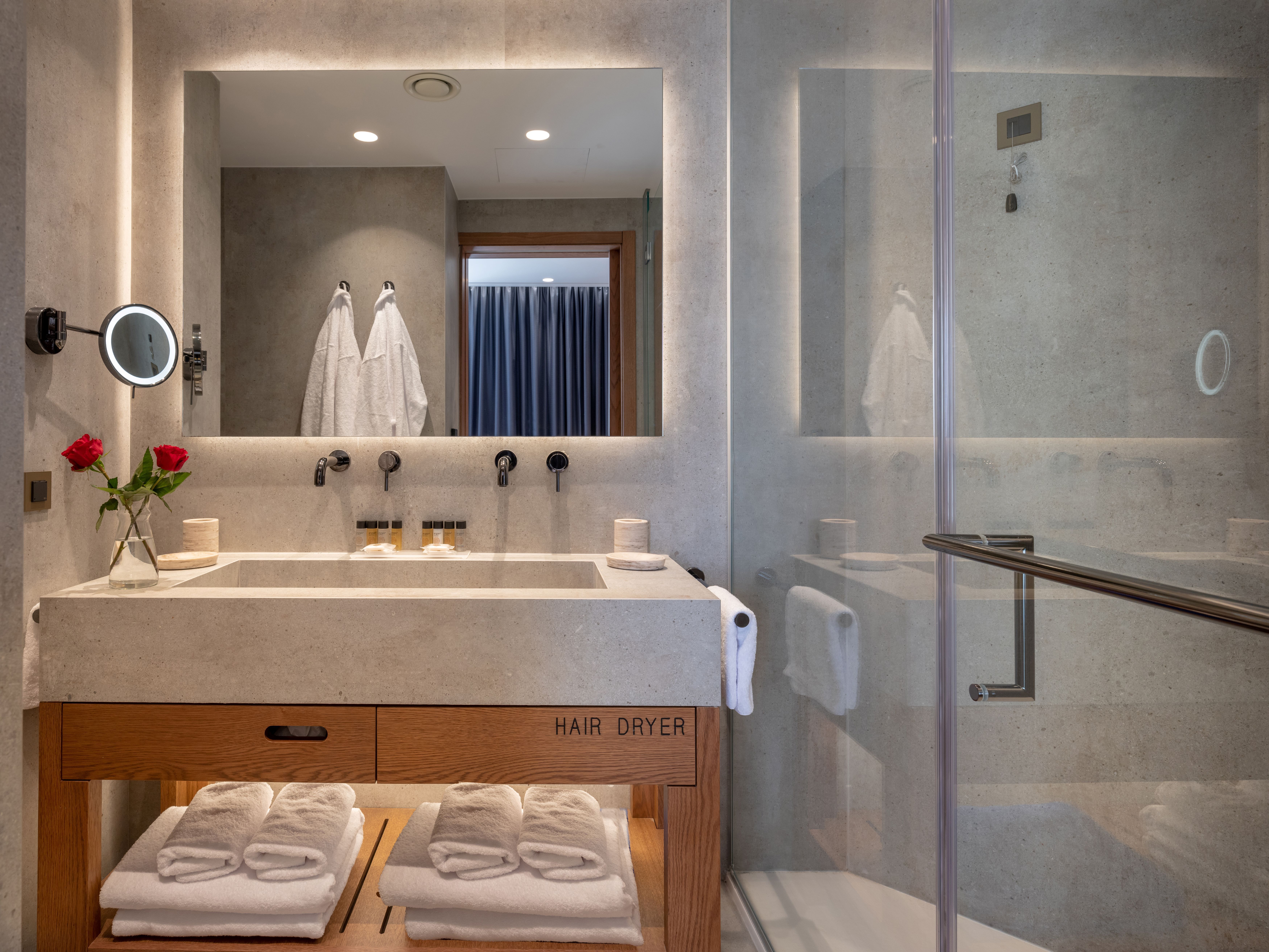 Prestige Family Suite Garden /Side sea view