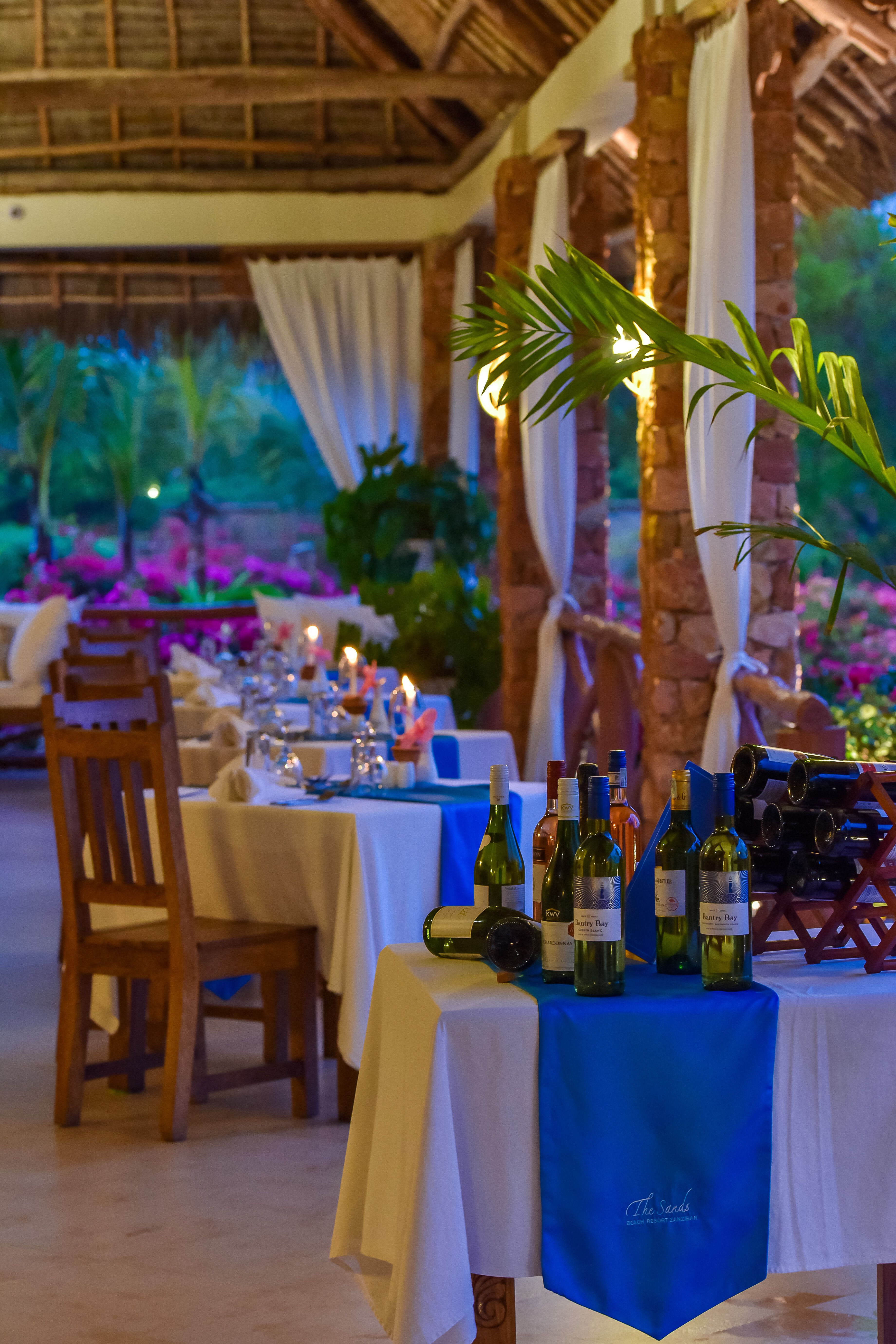 MAIN RESTAURANT
