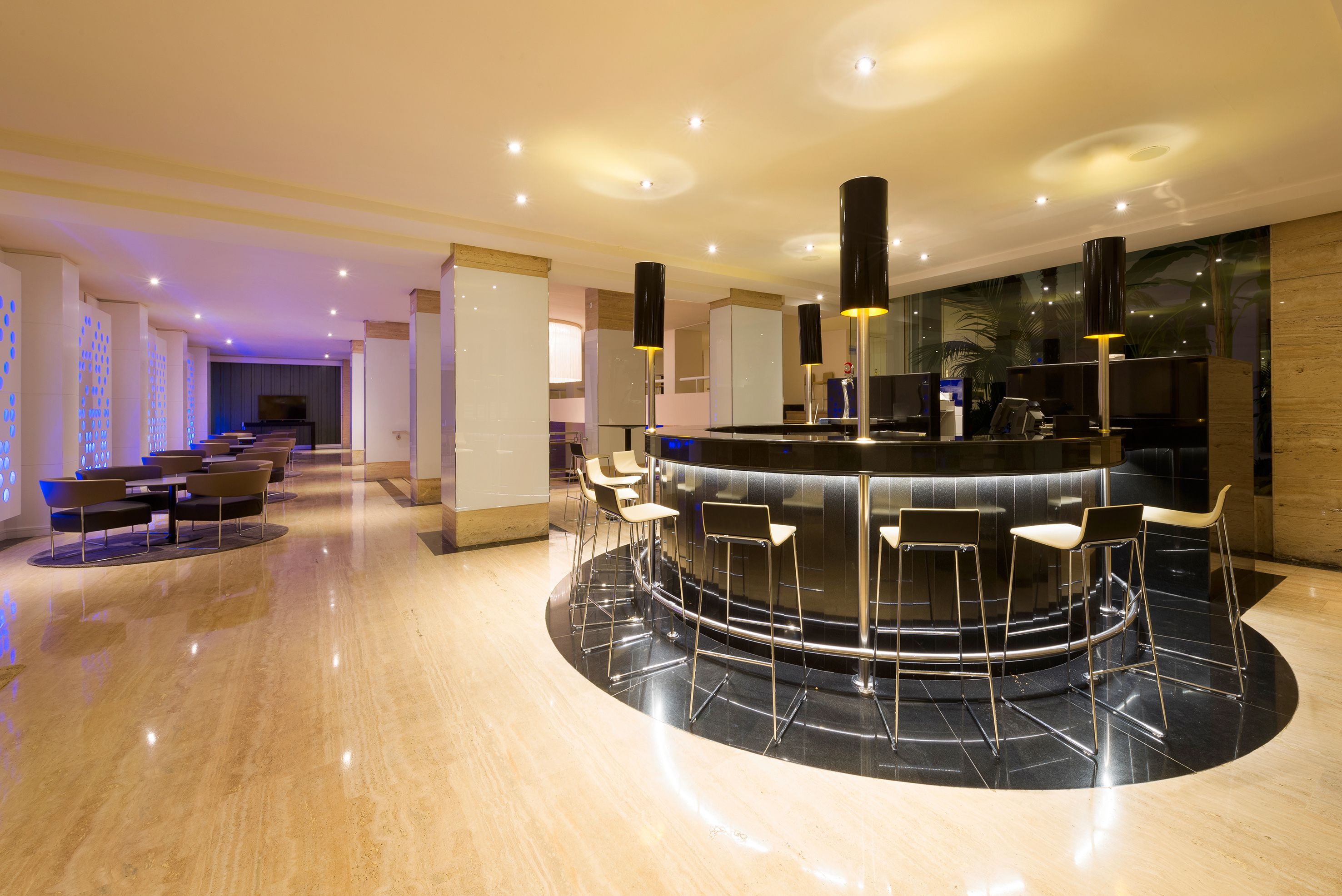 MAIN BAR