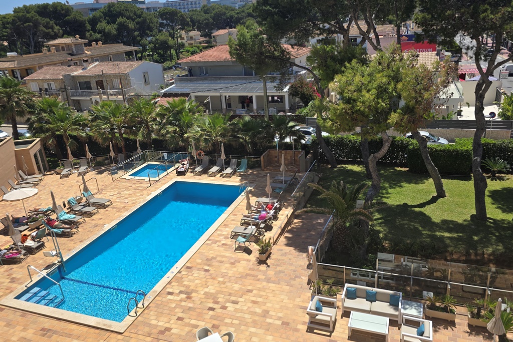 Piscina exterioara/interioara