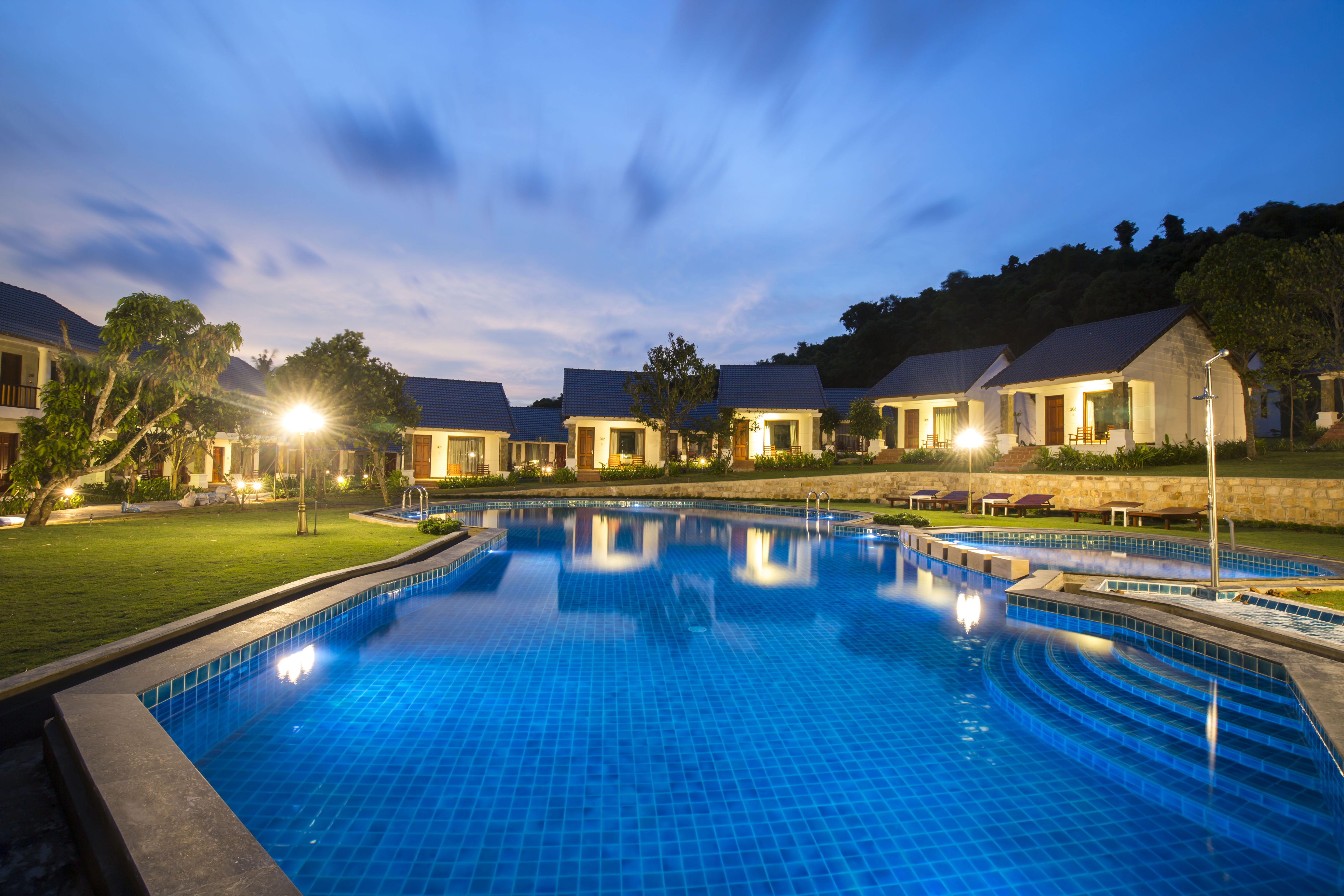 DELUXE POOL VIEW