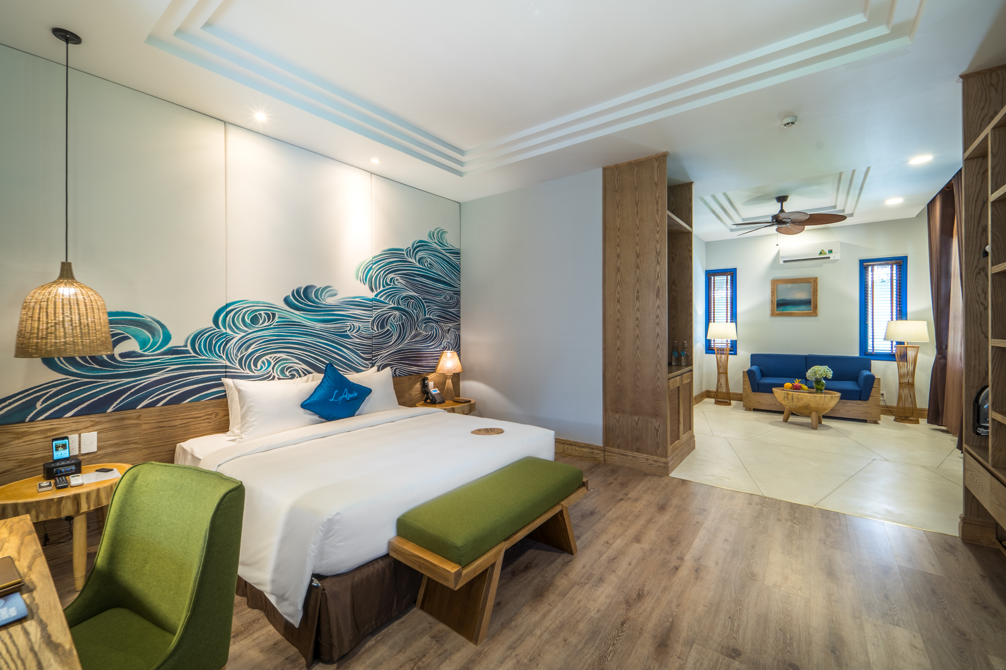 EXECUTIVE SUITES 