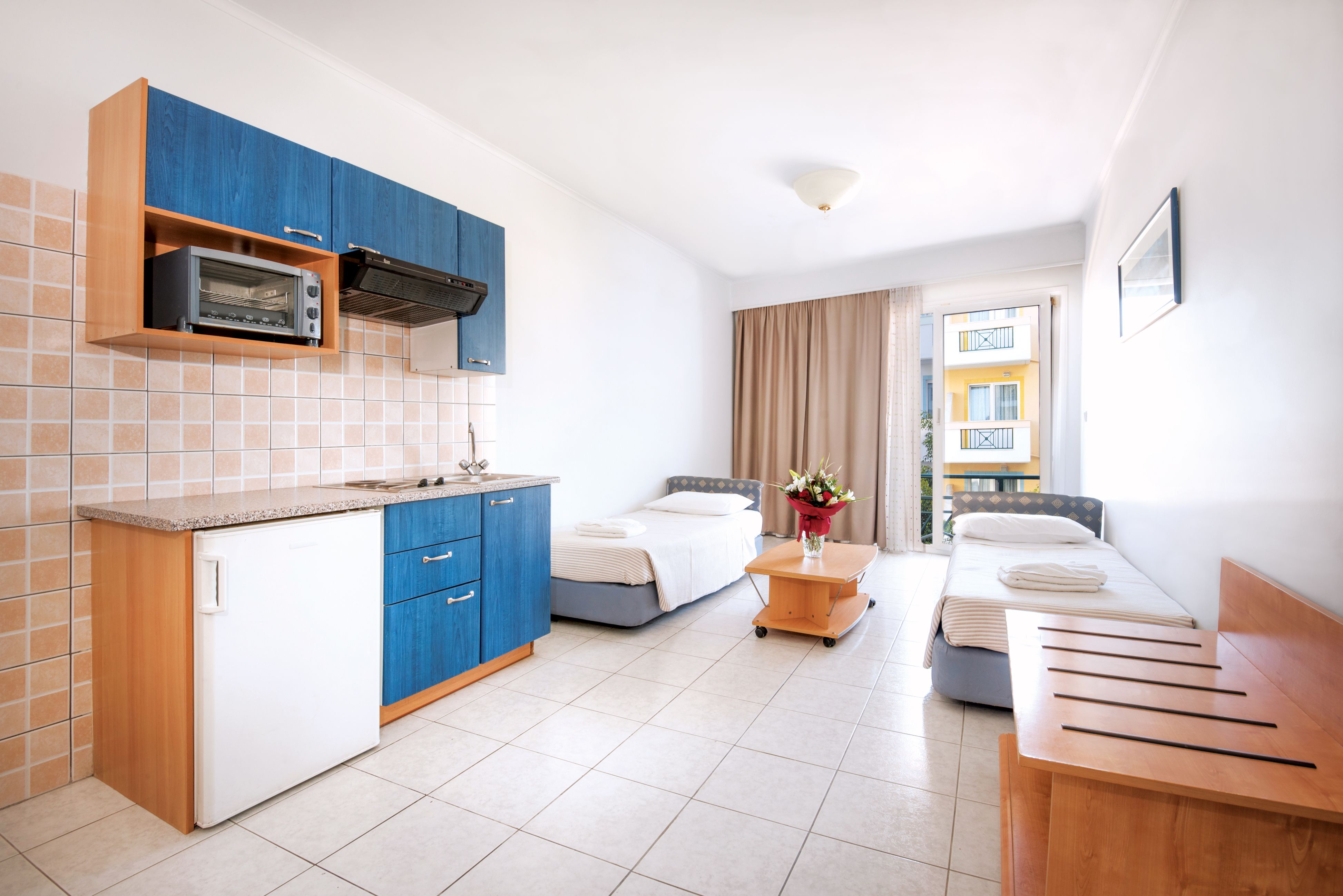 FAMILY ROOM OR ONE  BEDROOM APARTMENT