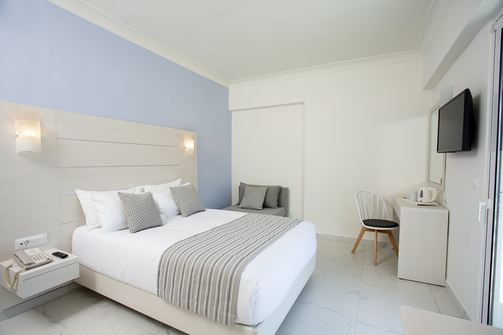 DOUBLE ROOM