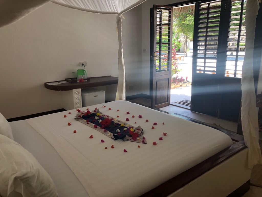 DELUXE BEACH BUNGALOW