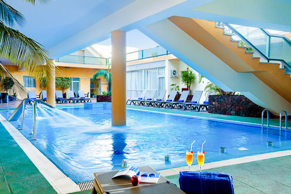 Tenerife, Hotel Best Semiramis, piscina interioara.jpg
