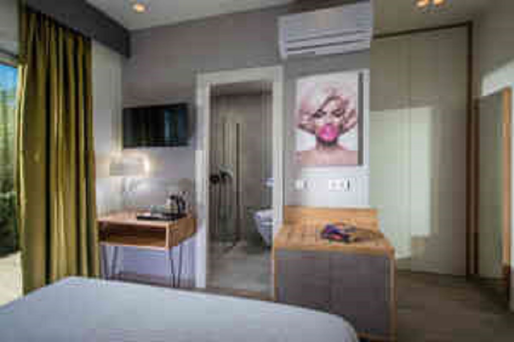 DOUBLE STANDARD ROOM