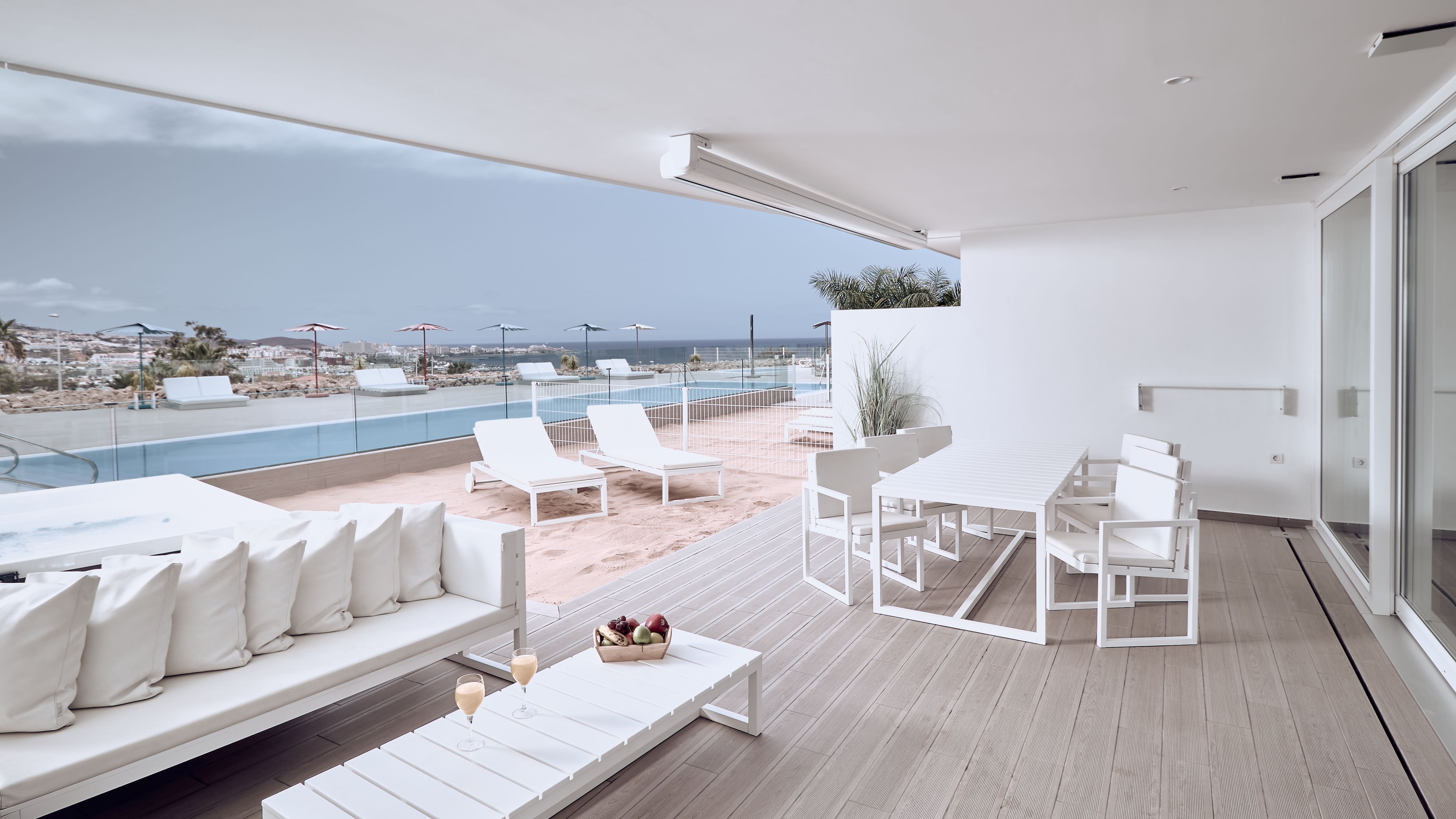 2 BEDROOM SUITE WITH SEA VIEW AND JACUZZI (SERENITY LAGO)