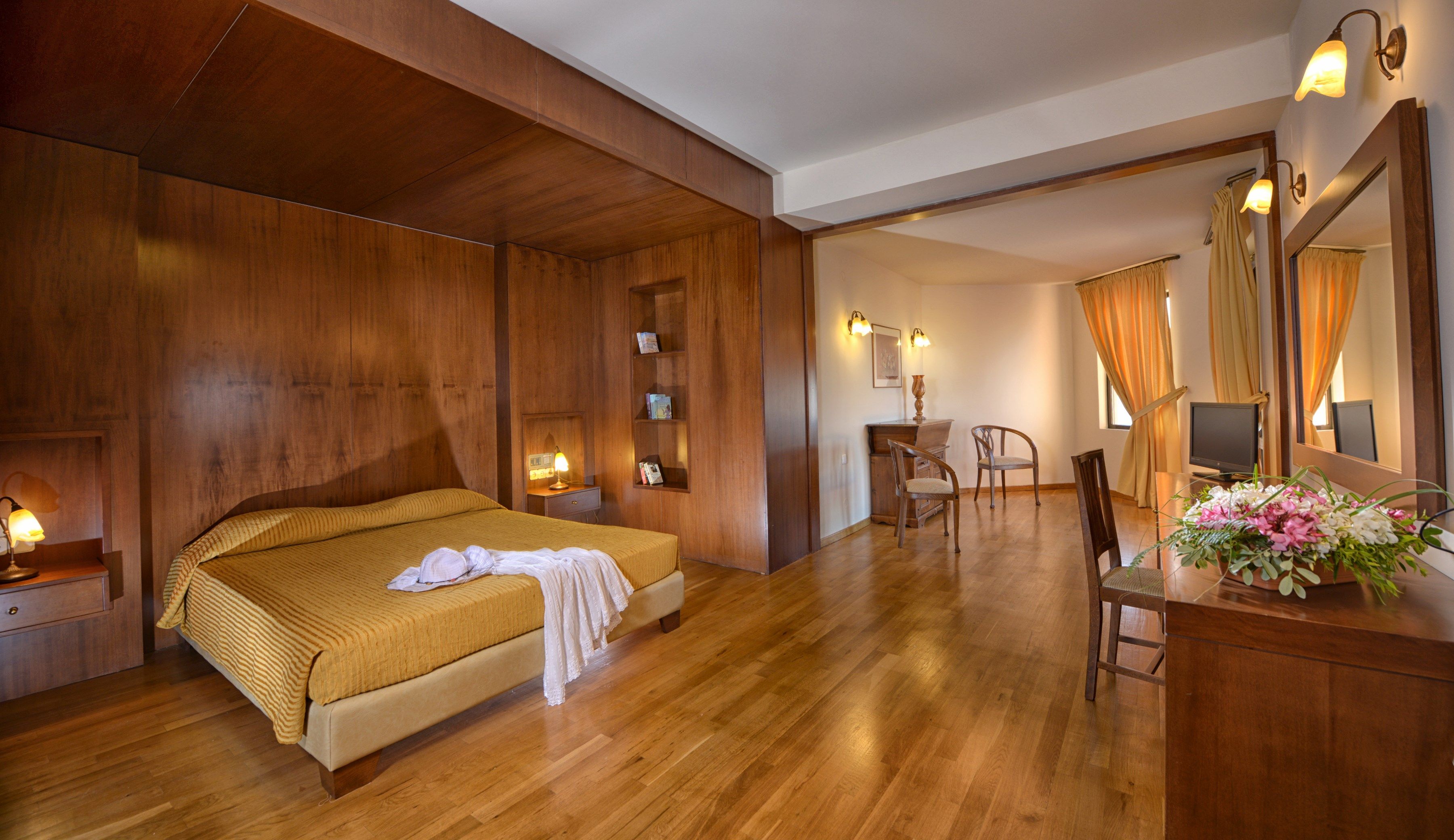 VIP MASTER SUITE SIDE SEA VIEW
