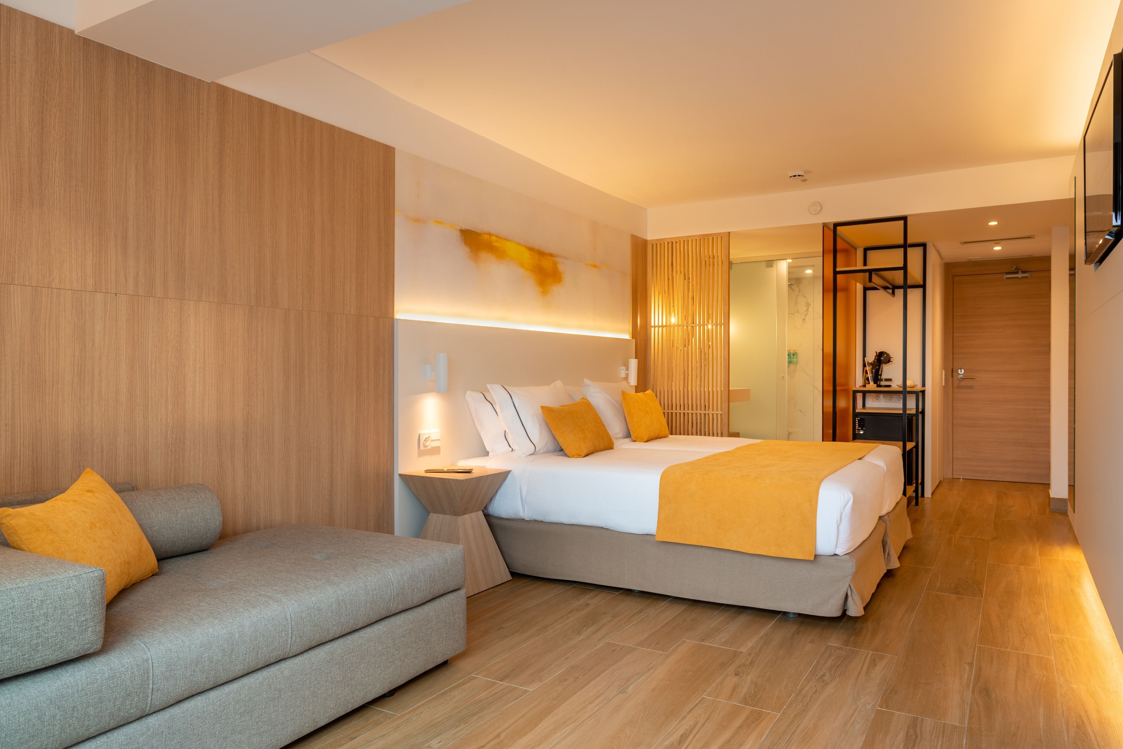 SUPERIOR ROOM