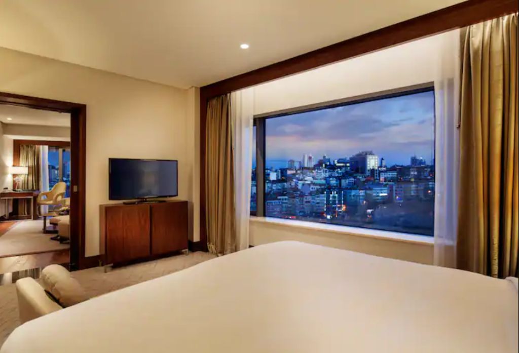 PARK SUITE WITH BALCONY