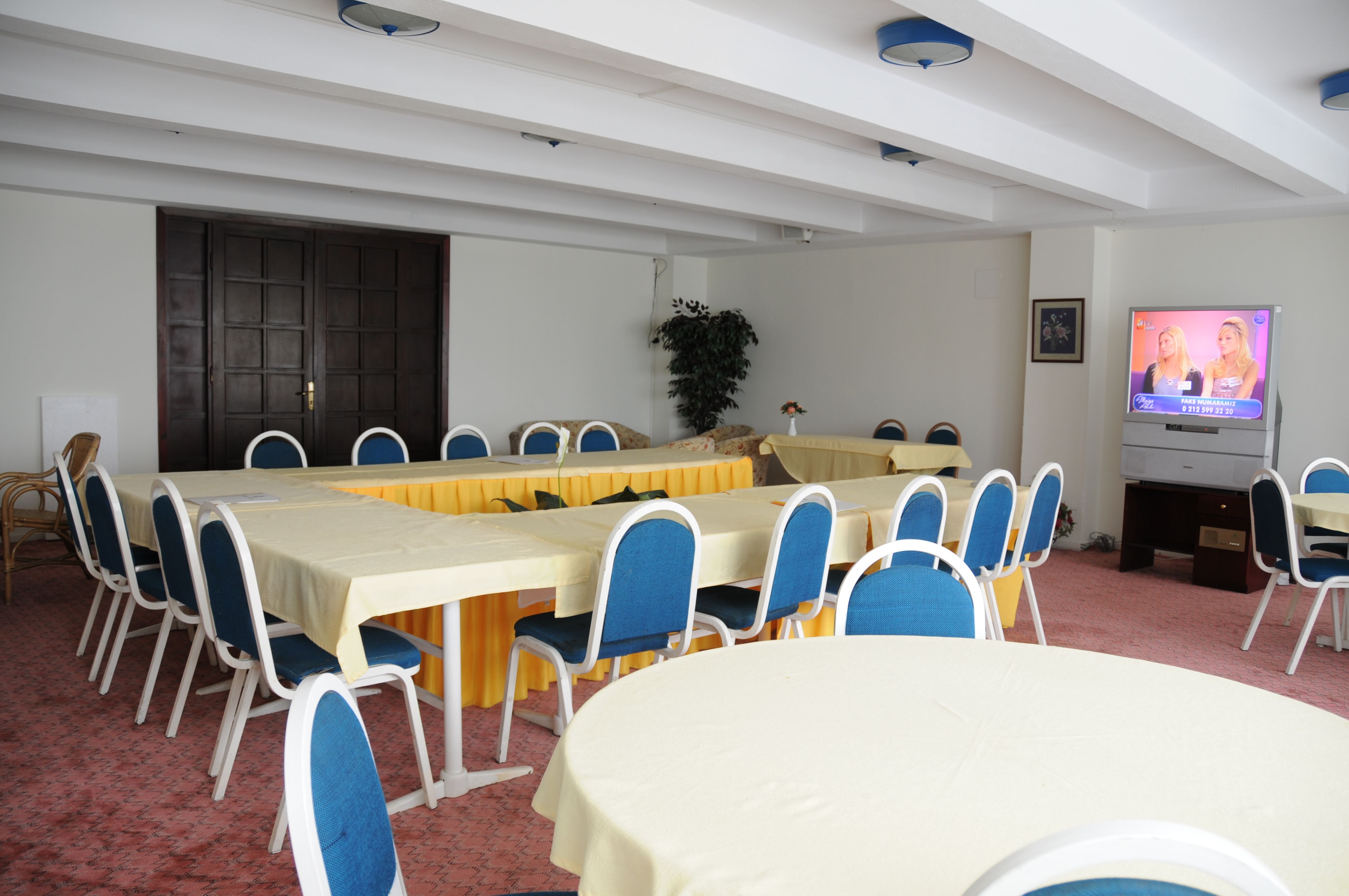 MICE (servicii de organizare de întâlniri, conferințe, alte evenimente)