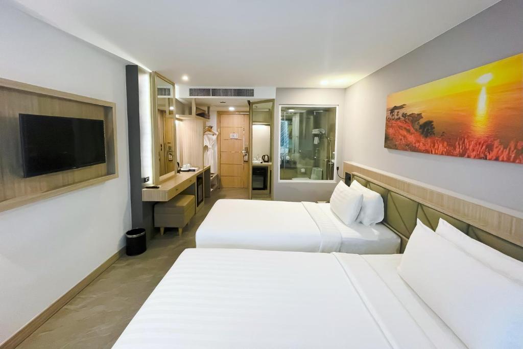 Deluxe Twin Balcony Room
