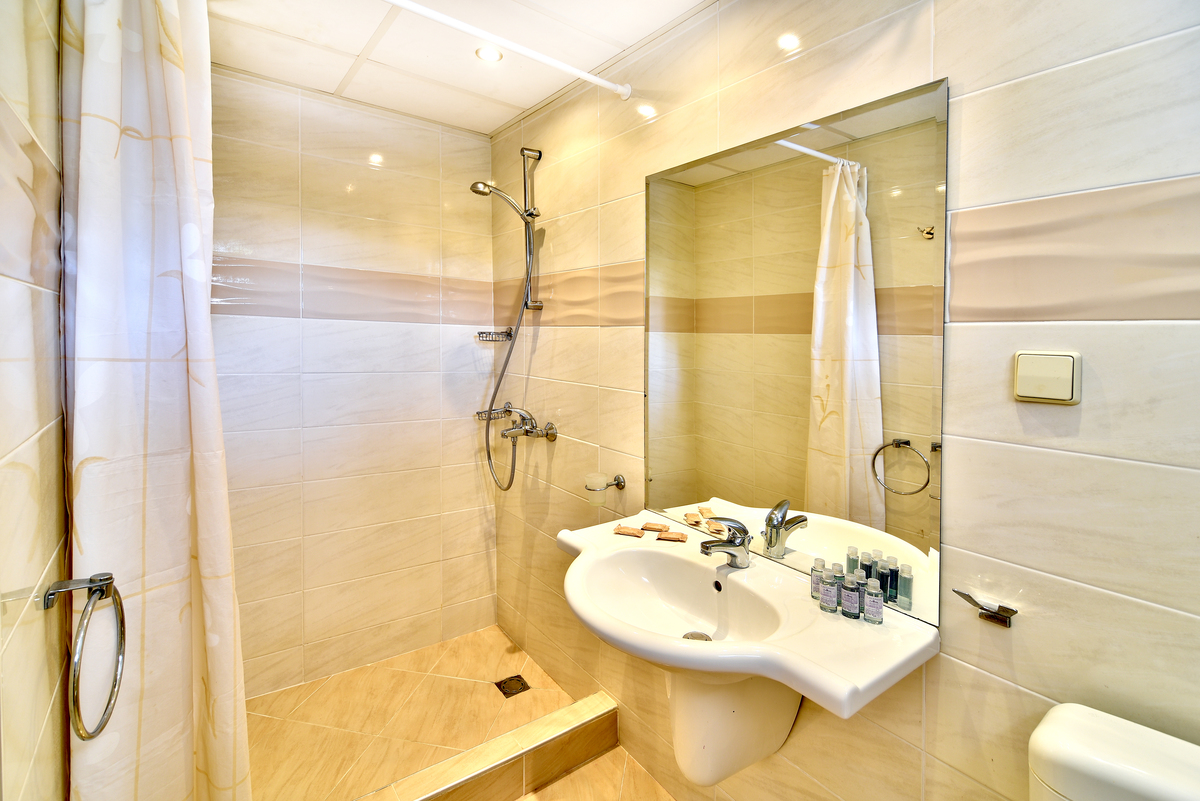 TWIN STANDARD ROOM (BALCONY OR TERRACE)