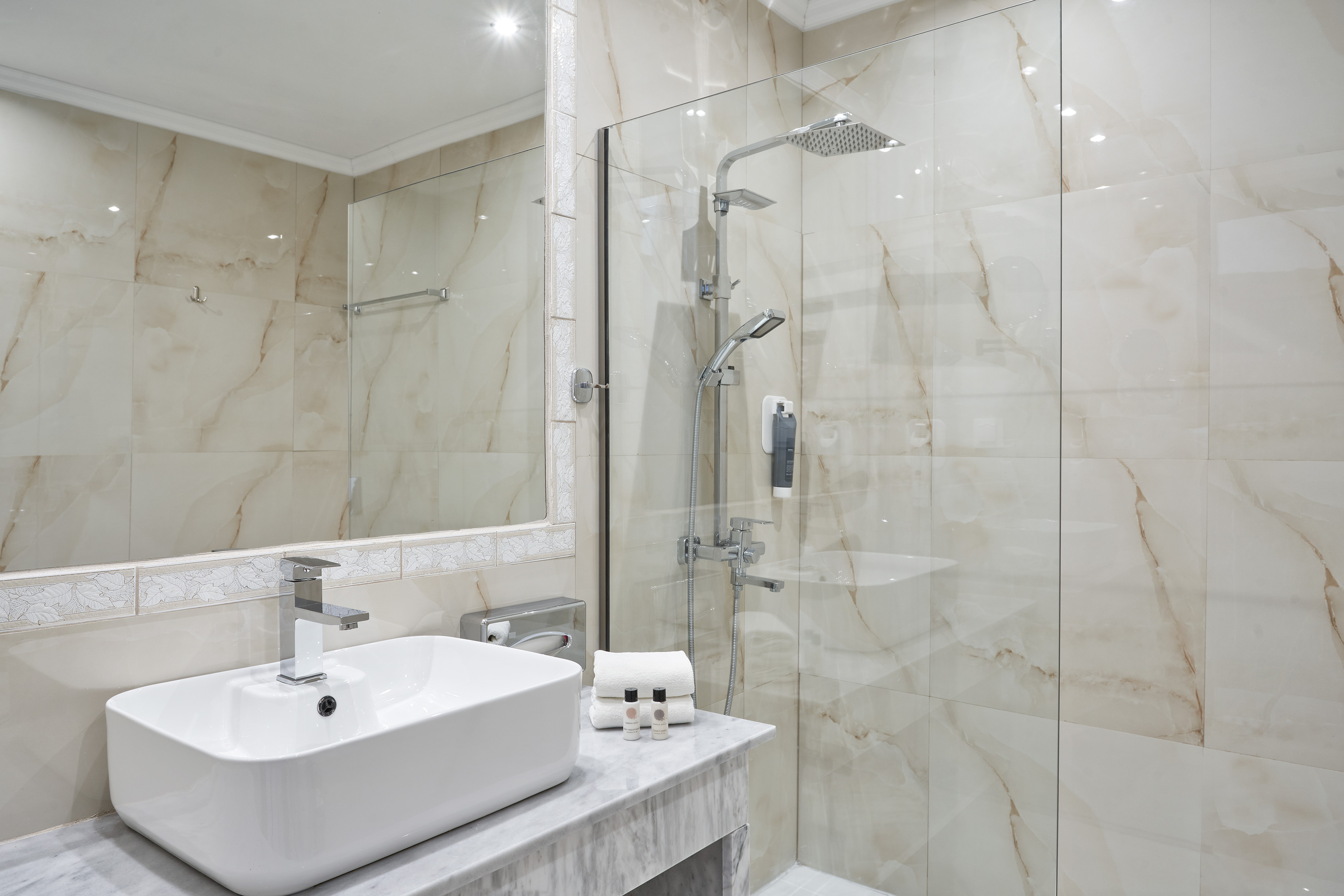 SUPERIOR DOUBLE WITH PLUNGE POOL