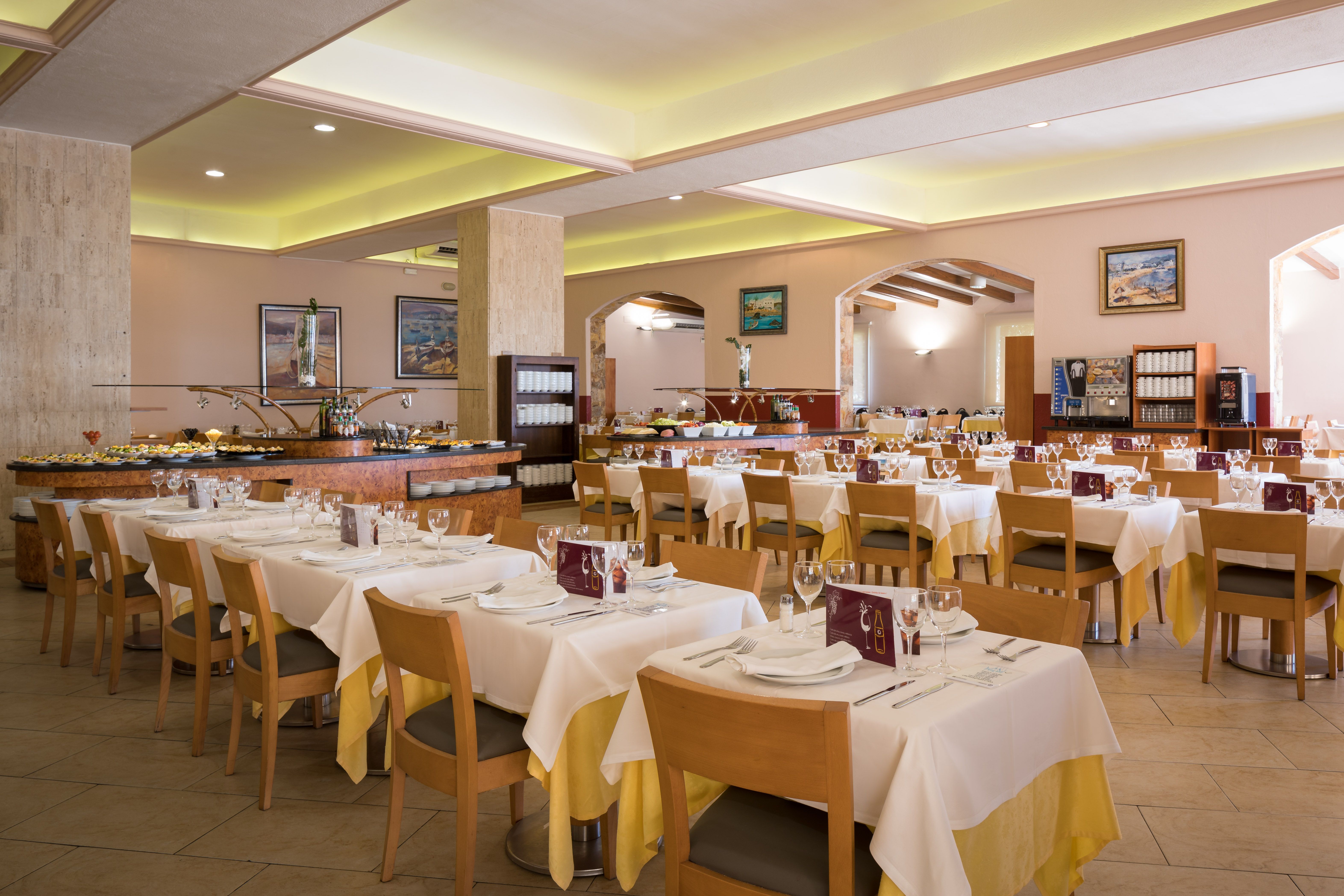 MAIN RESTAURANT