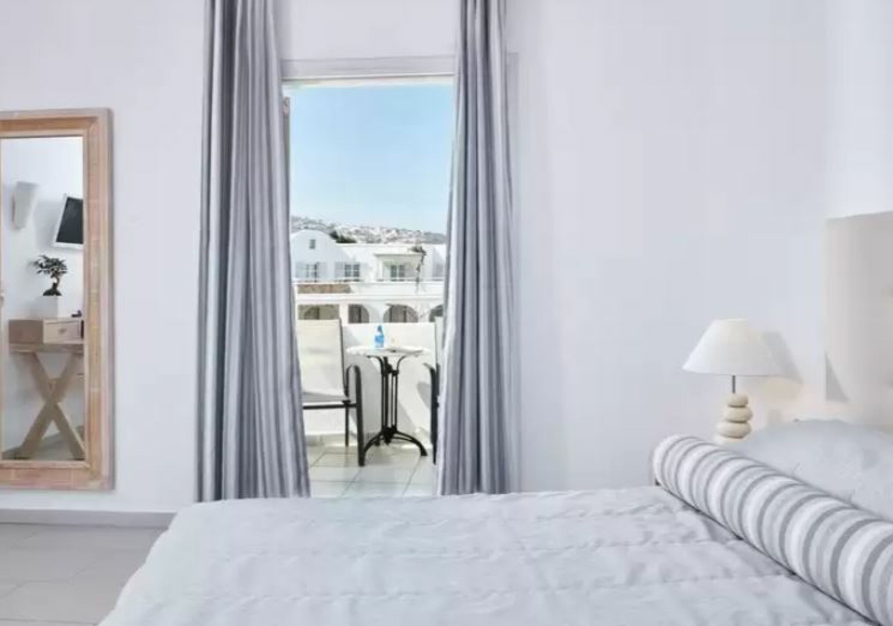 STUDIO TWO BEDS