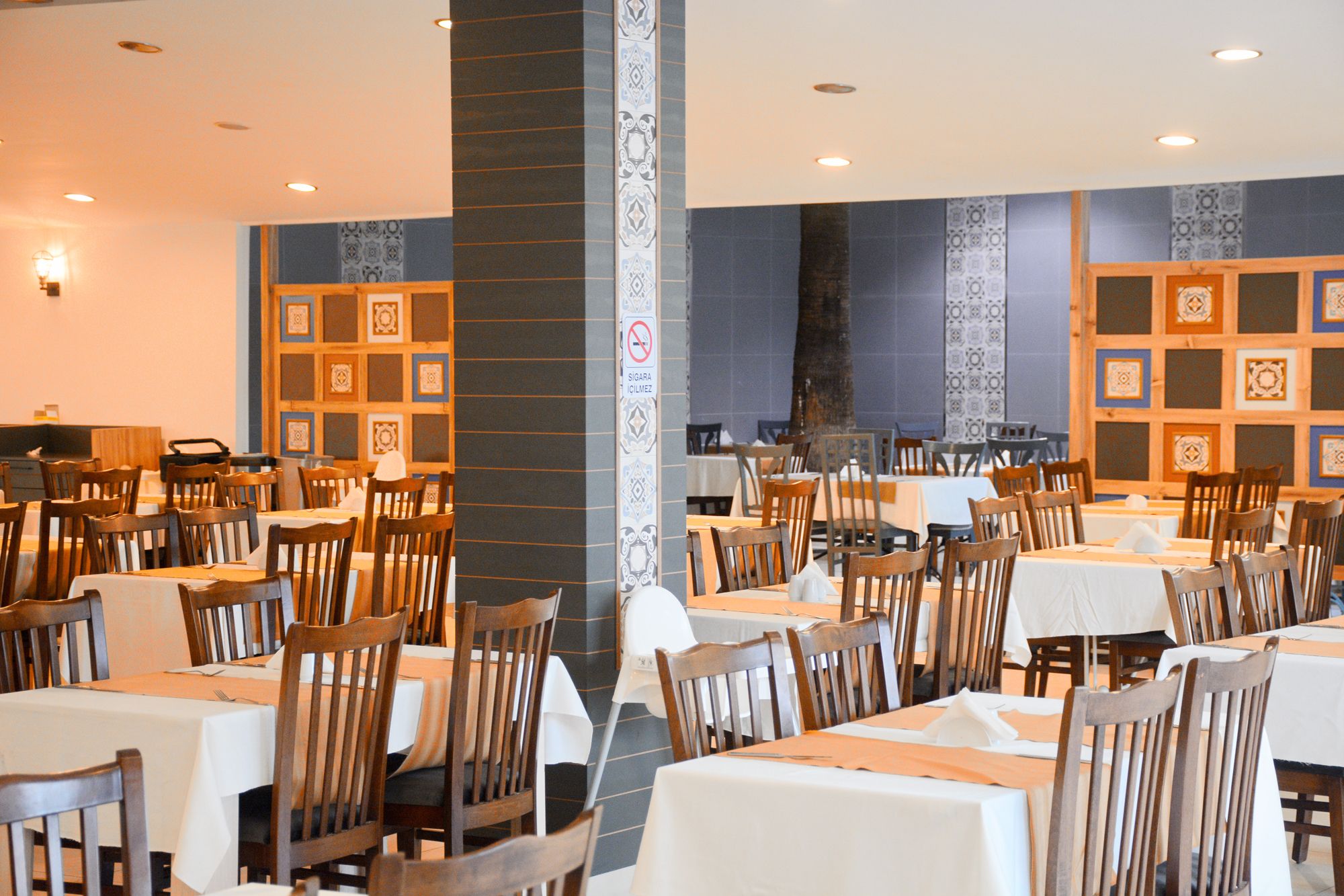 MAIN RESTAURANT