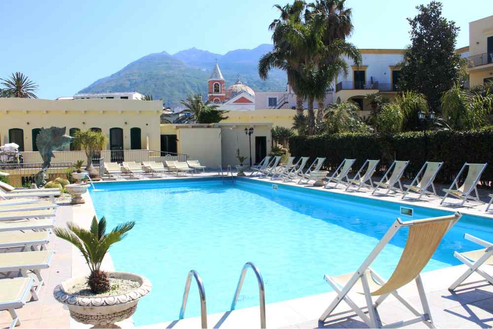 hotel-terme-puntadelsole-ischia-piscina1.jpg