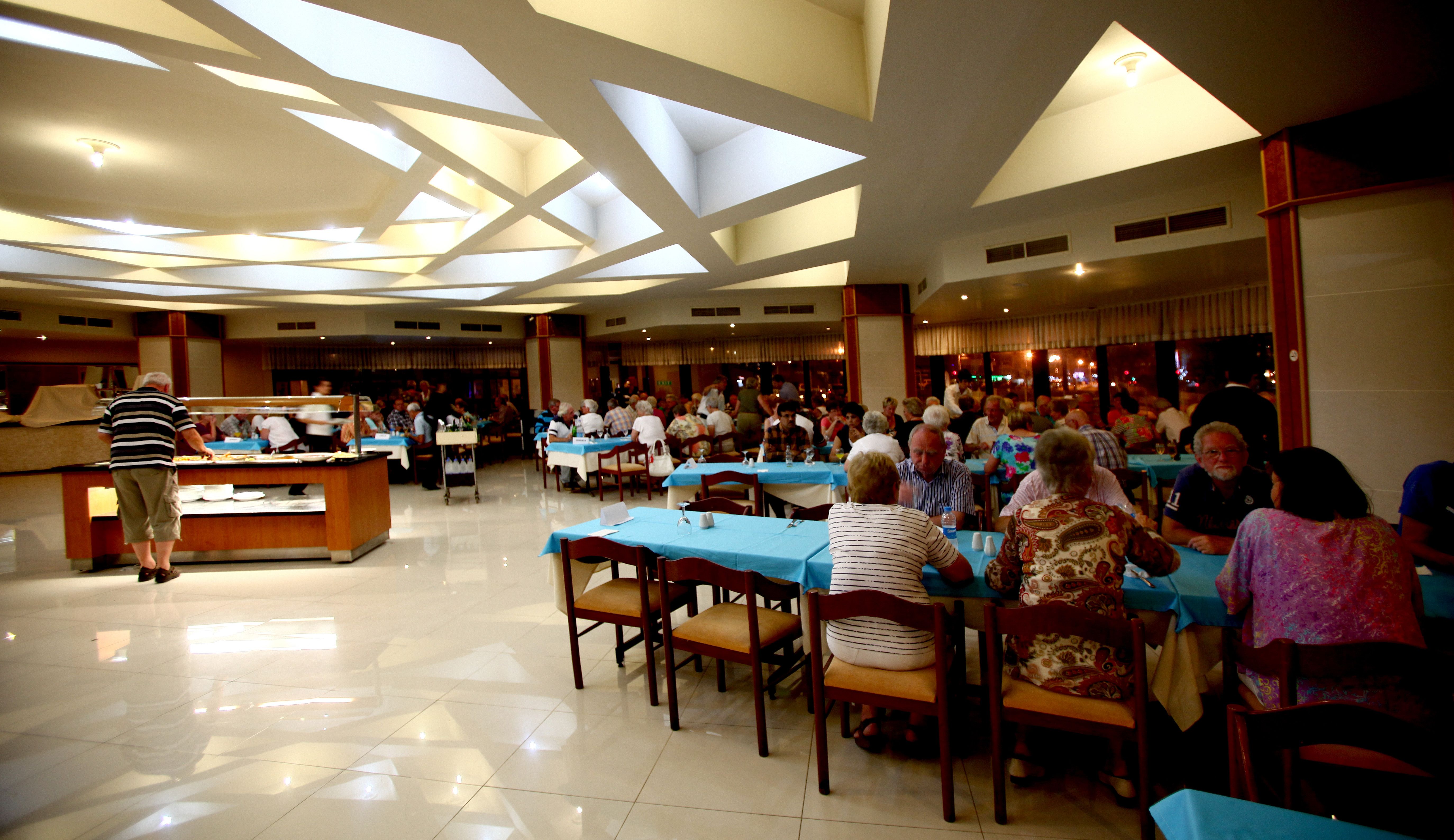 MAIN RESTAURANT 
