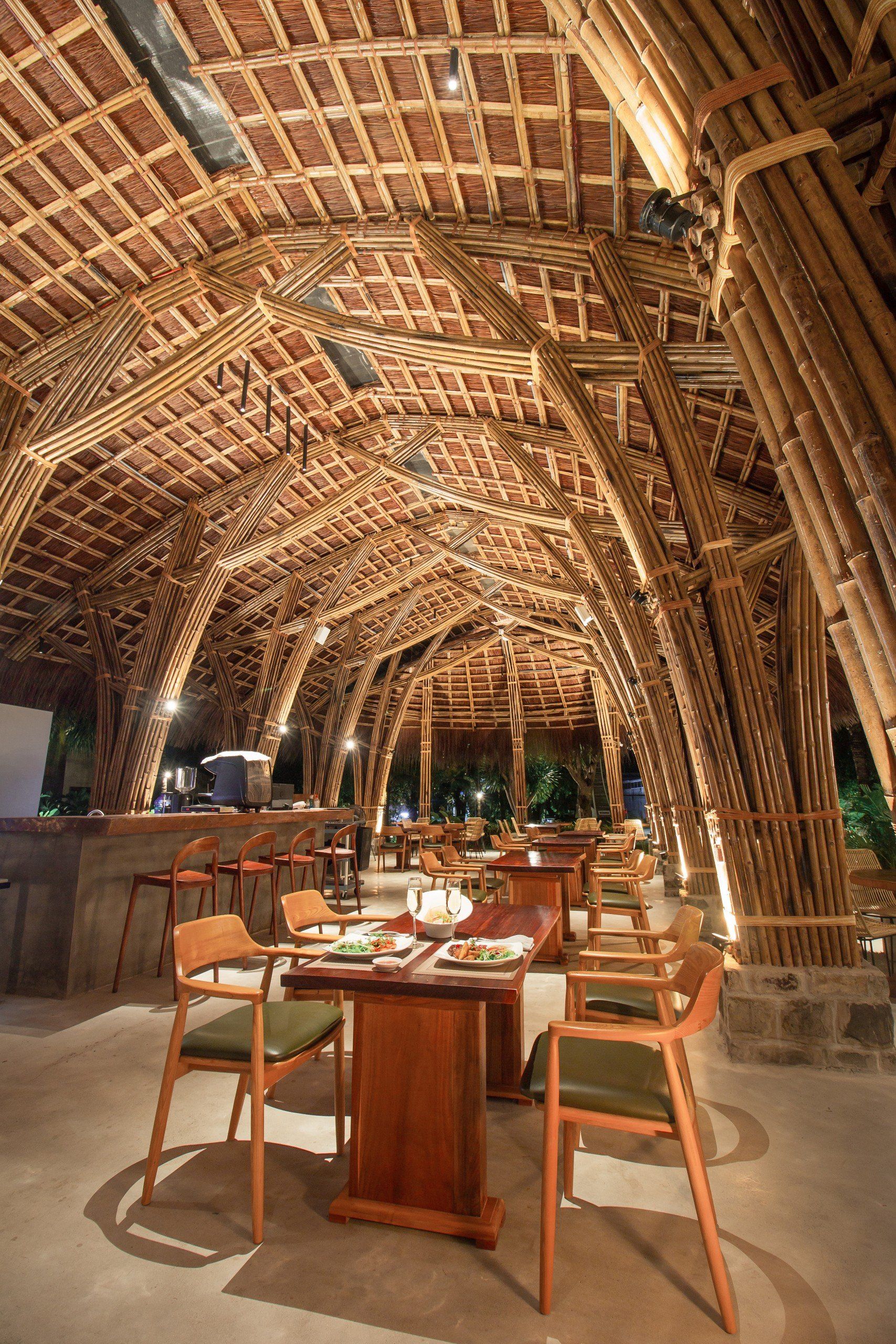 HOTELS RESTAURANT