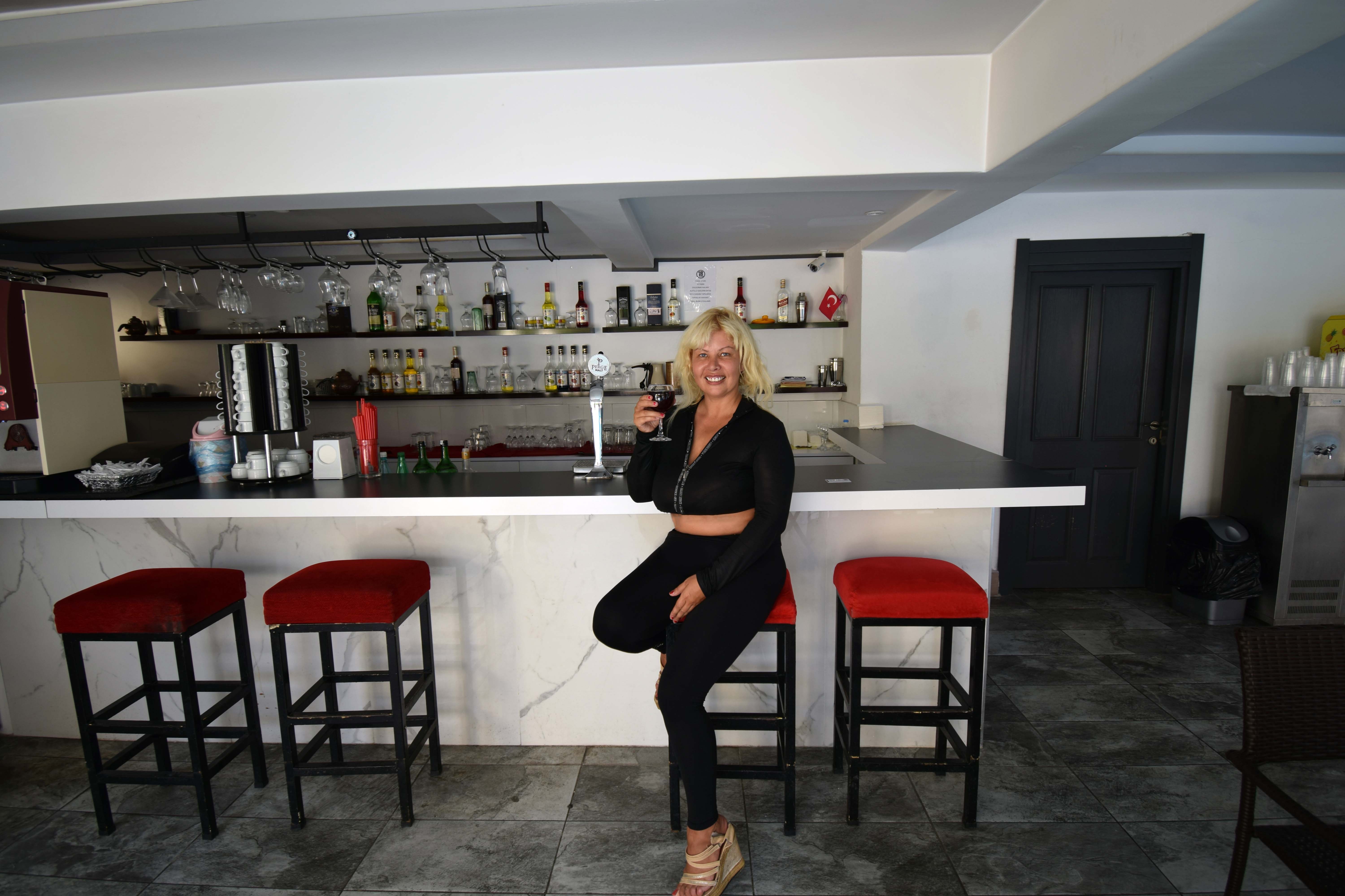 POOL BAR