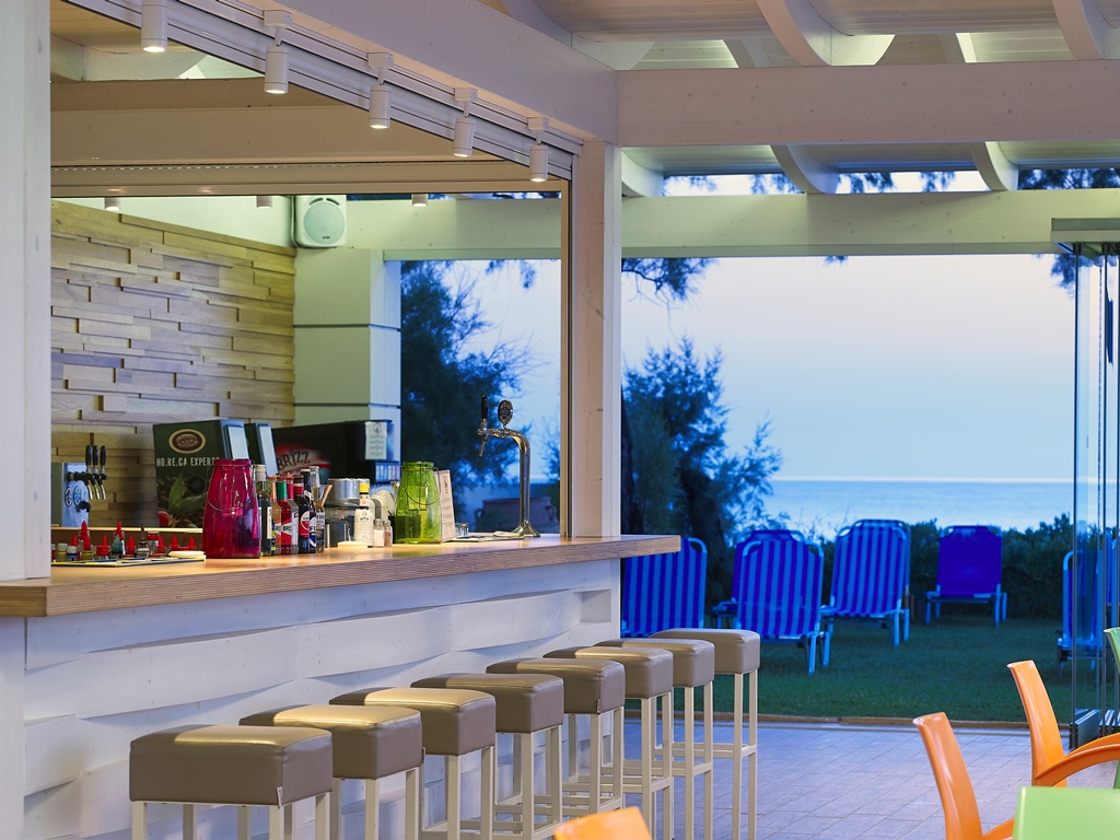 SENSES POOL BAR