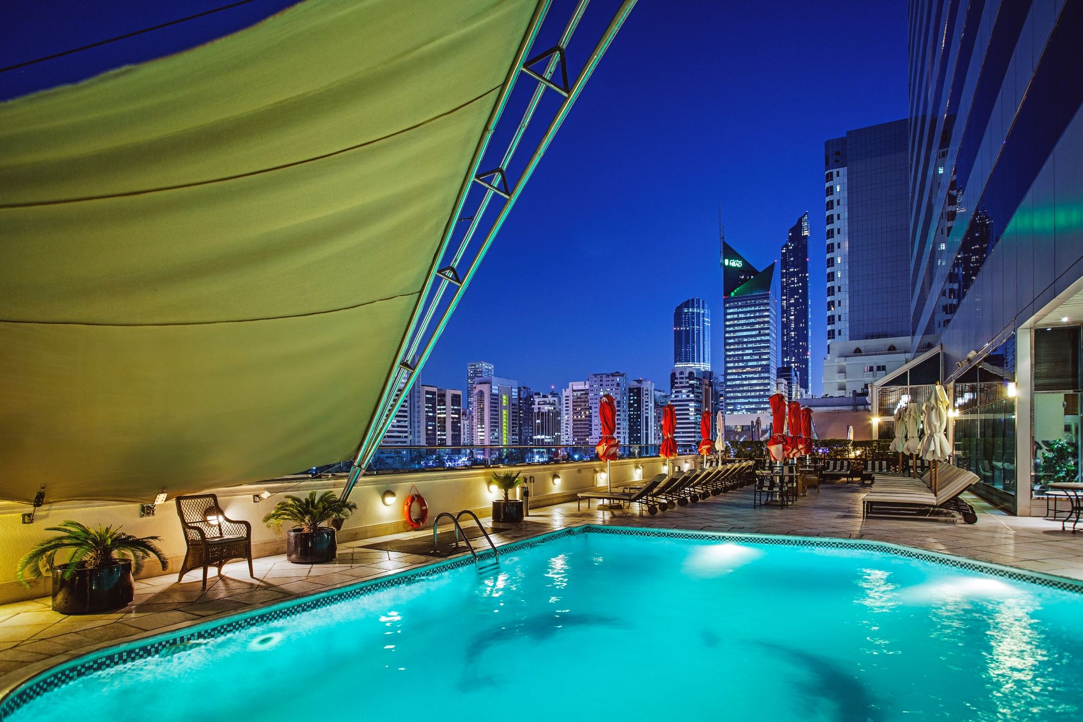 Piscina exterioara/interioara