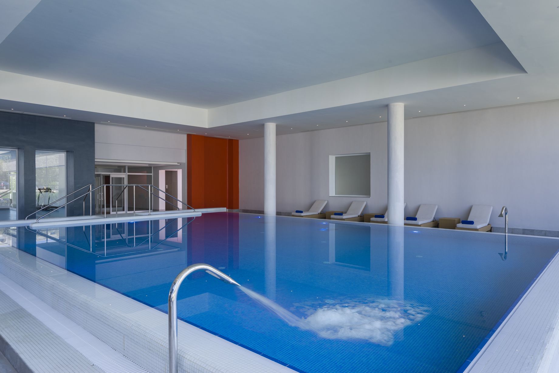 Piscină interioară