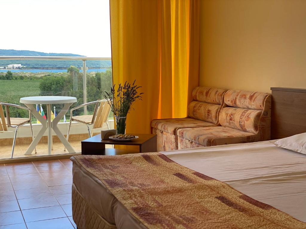 Twin Standard Room (Balcony or Terrace)